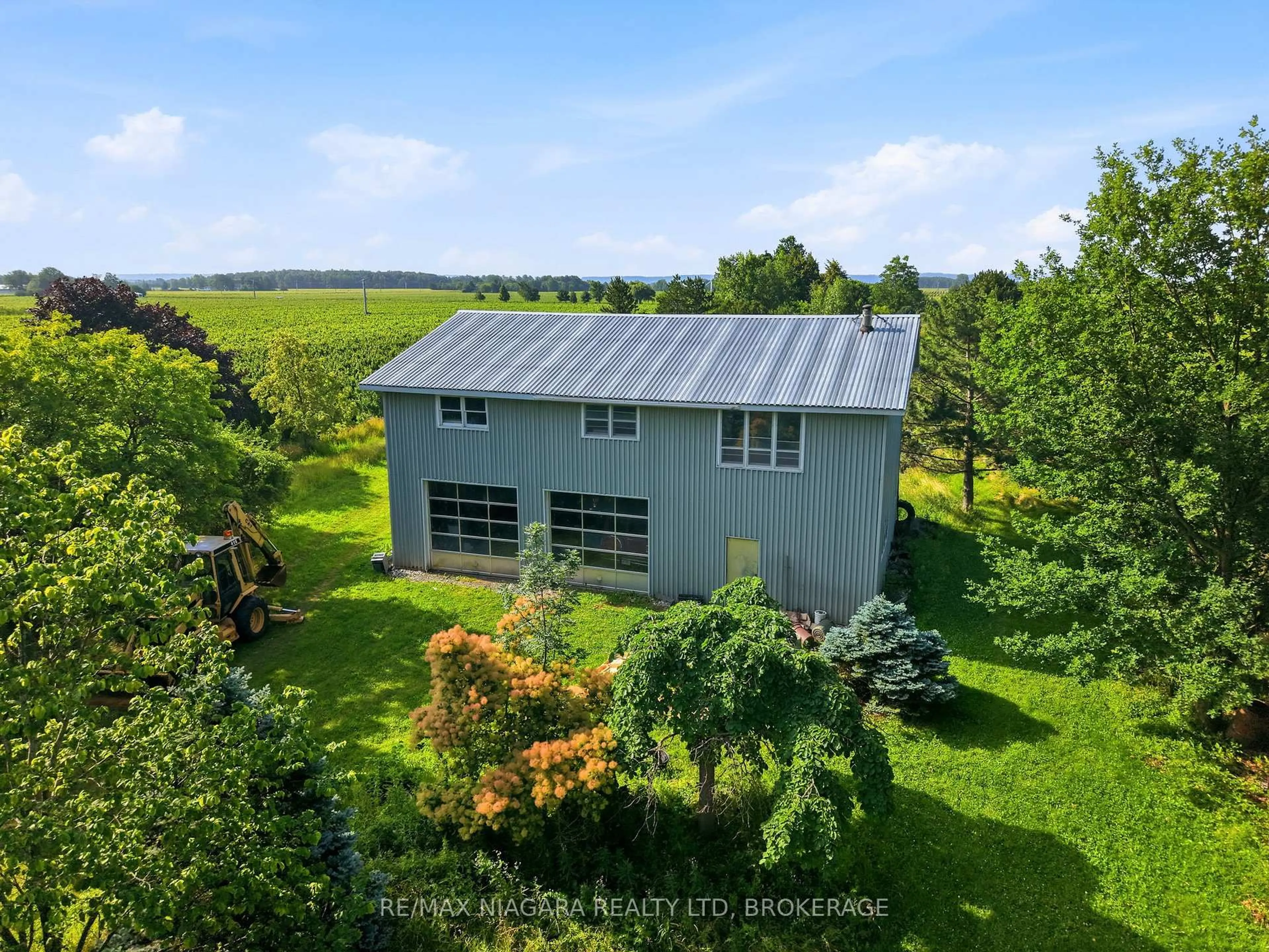 A pic from outside/outdoor area/front of a property/back of a property/a pic from drone, building for 1101 Line 1 Rd, Niagara-on-the-Lake Ontario L0S 1J0