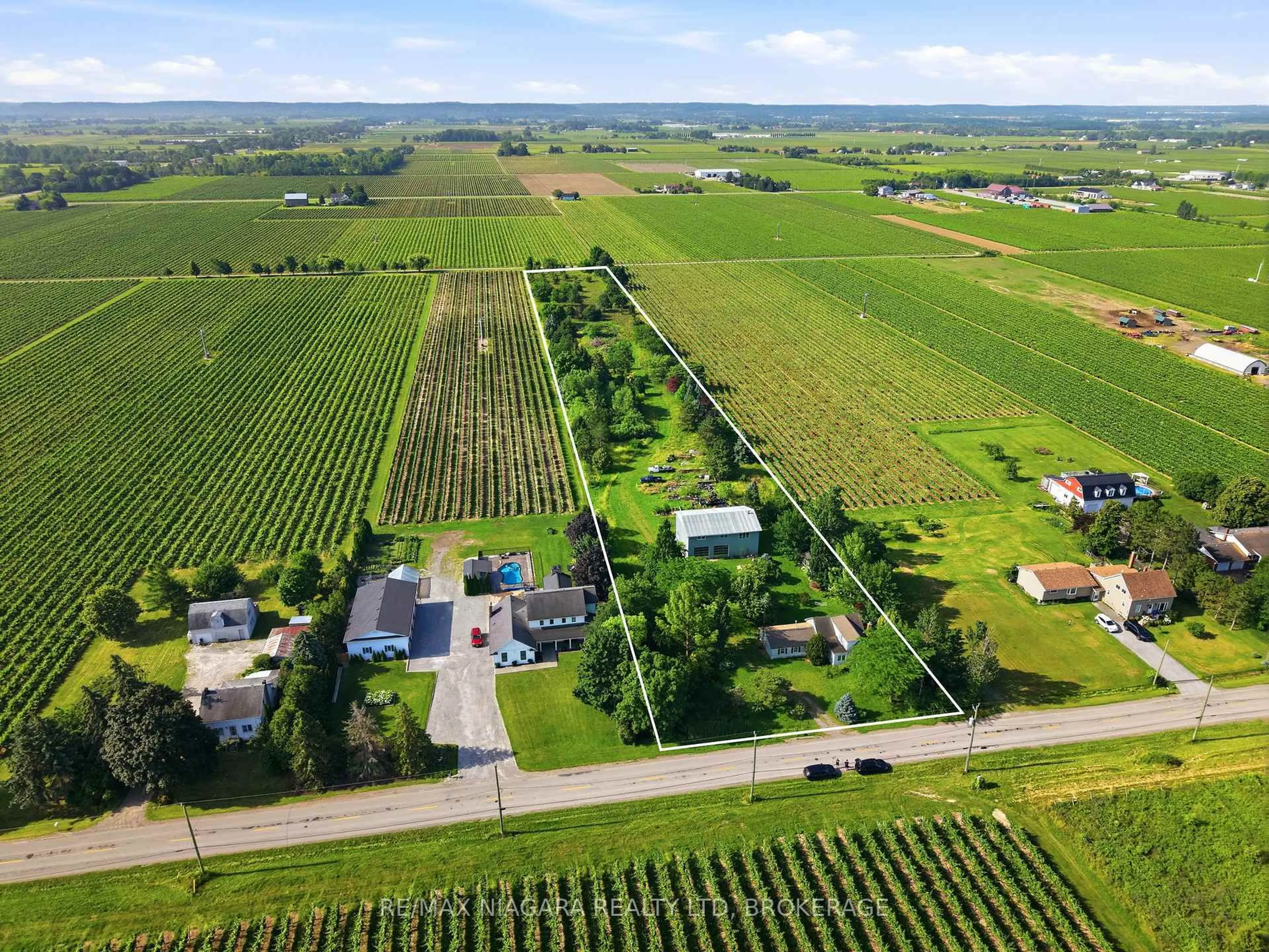 A pic from outside/outdoor area/front of a property/back of a property/a pic from drone, street for 1101 Line 1 Rd, Niagara-on-the-Lake Ontario L0S 1J0