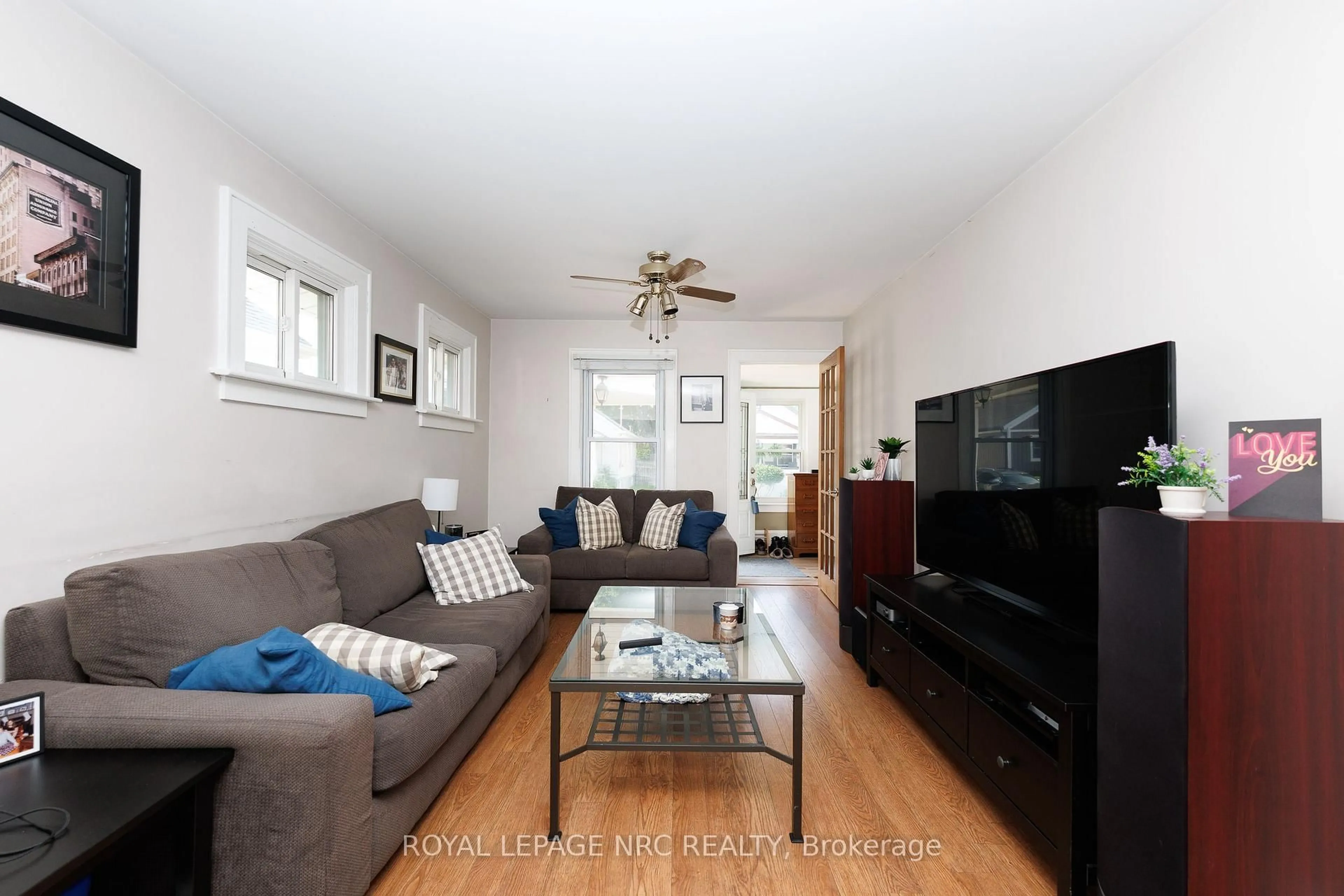 Living room with furniture, unknown for 7 Norwood St, St. Catharines Ontario L2R 1B7