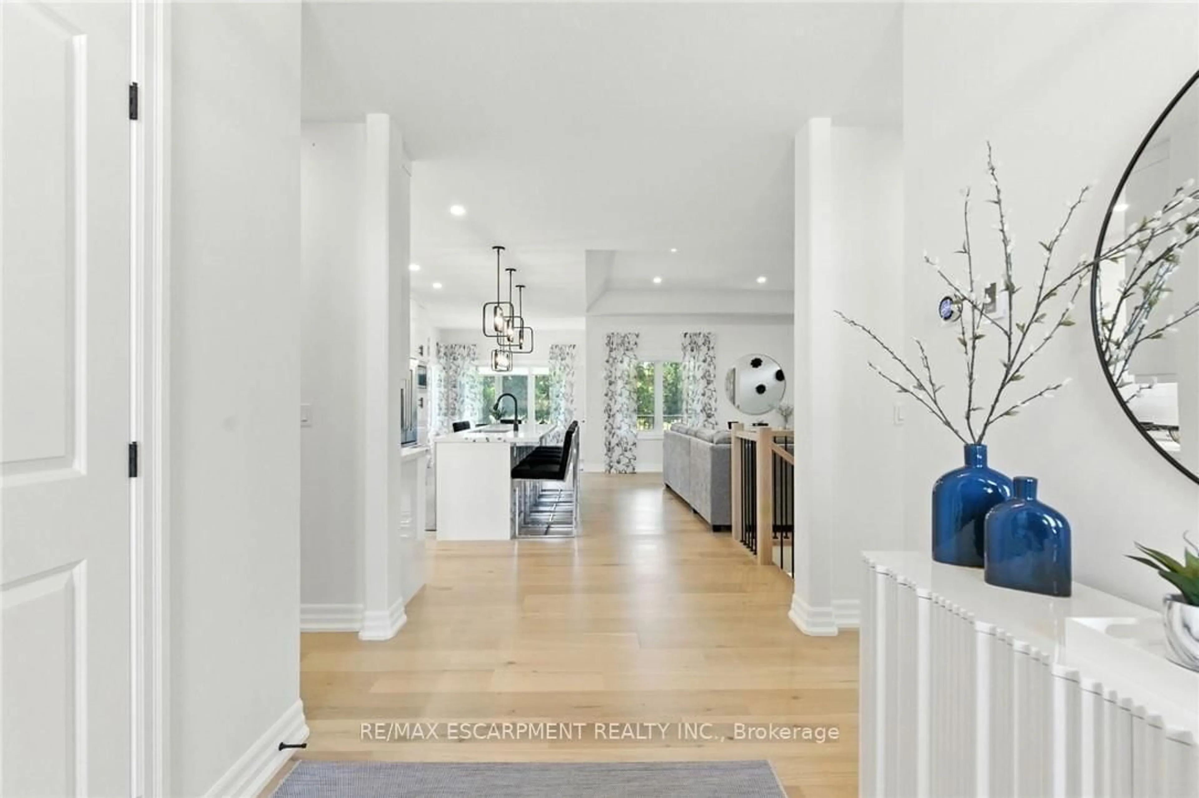 Indoor foyer for 270 Charles St, Norfolk Ontario N0E 1Y0