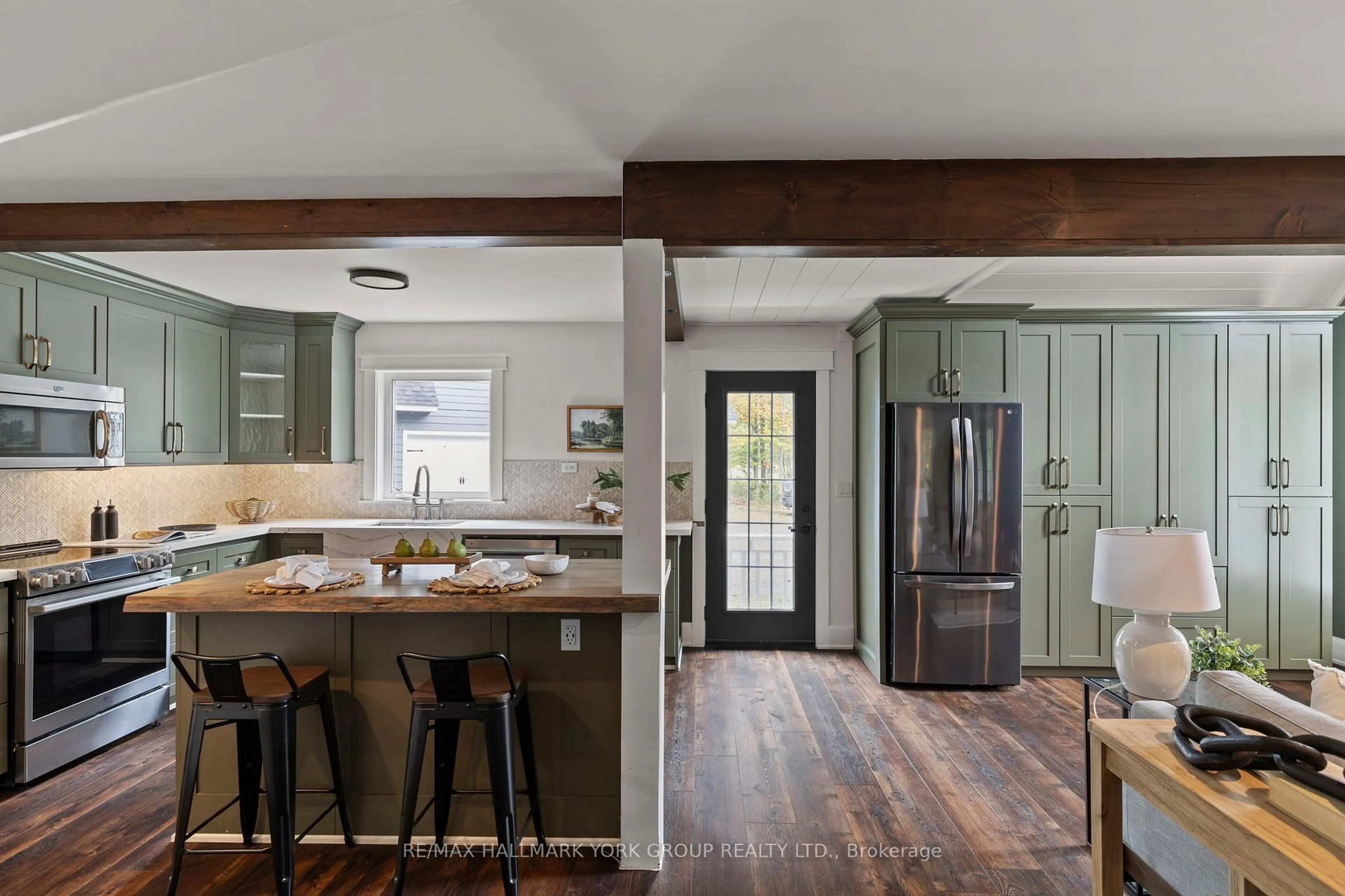 Open concept kitchen, unknown for 1628 Muskoka Rd, Gravenhurst Ontario P1P 1R5
