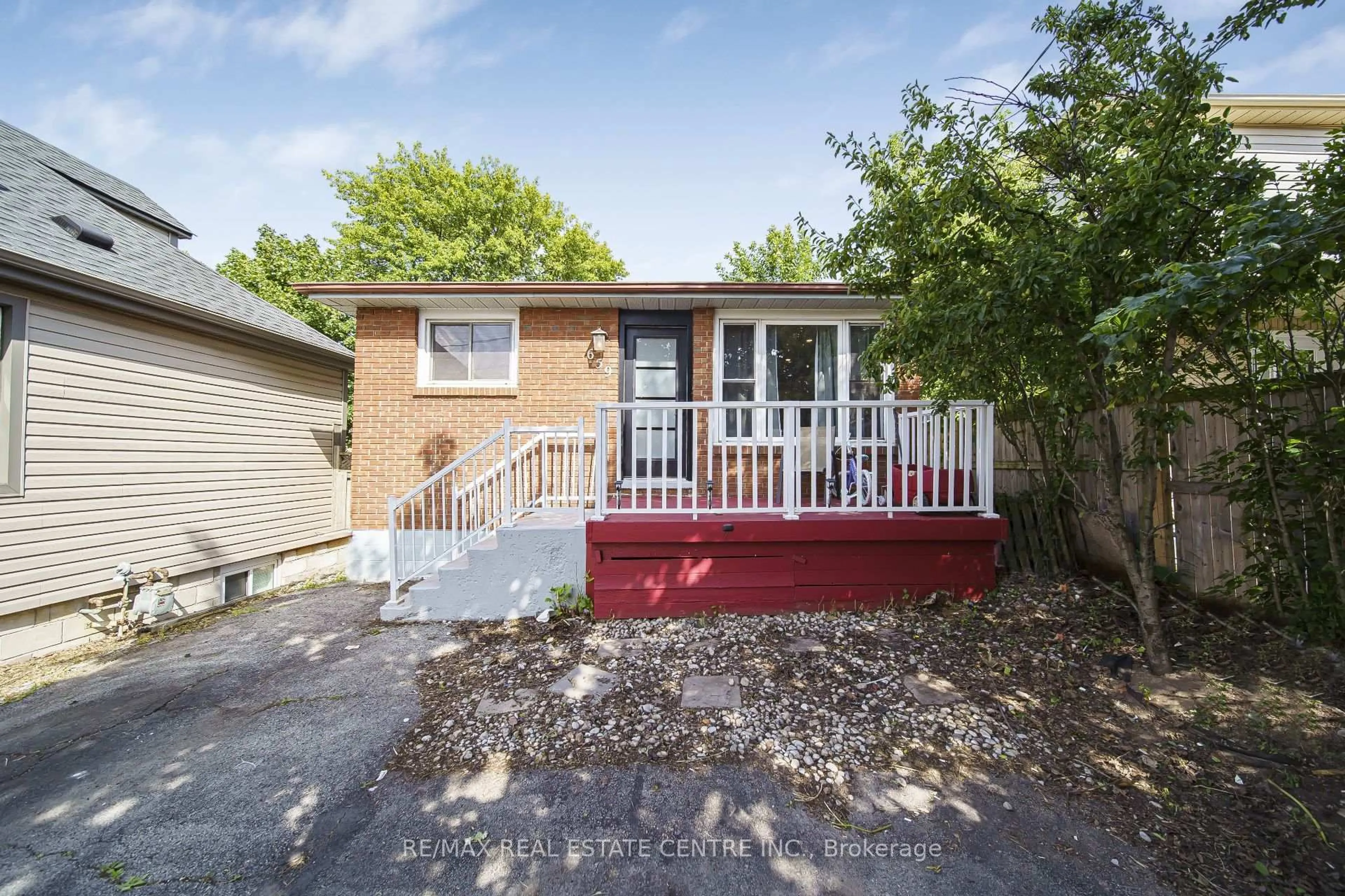 Unknown for 659 Upper Wellington St, Hamilton Ontario L9A 3R2