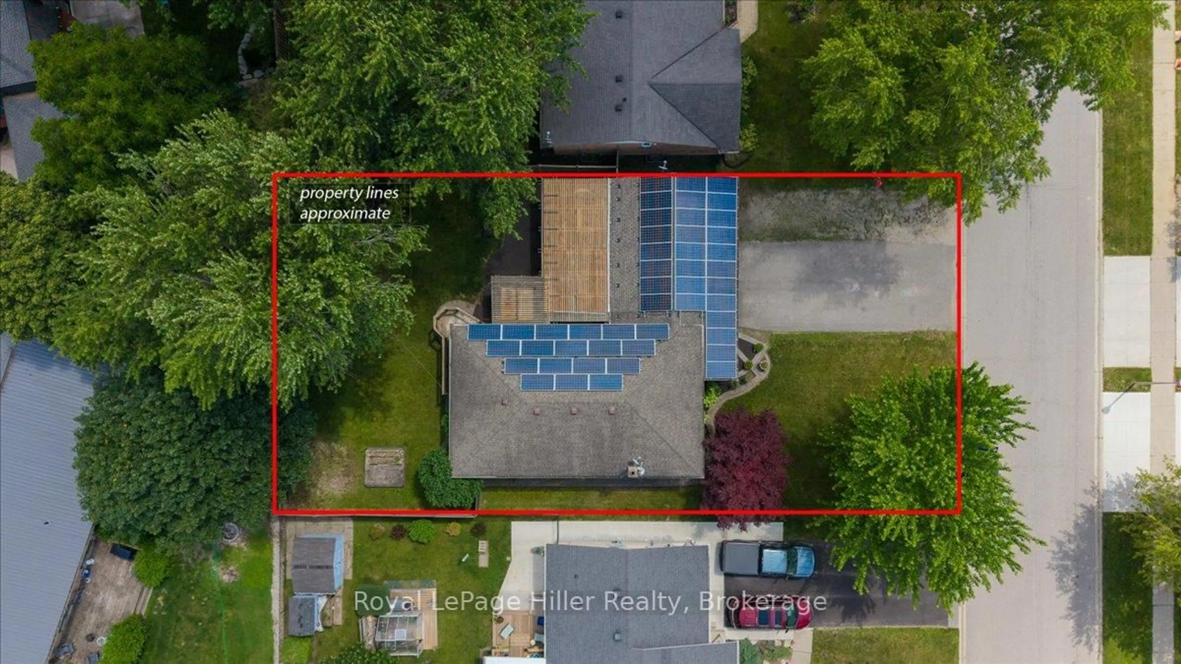 A pic from outside/outdoor area/front of a property/back of a property/a pic from drone, street for 36 Queen St, East Zorra-Tavistock Ontario N0B 2R0