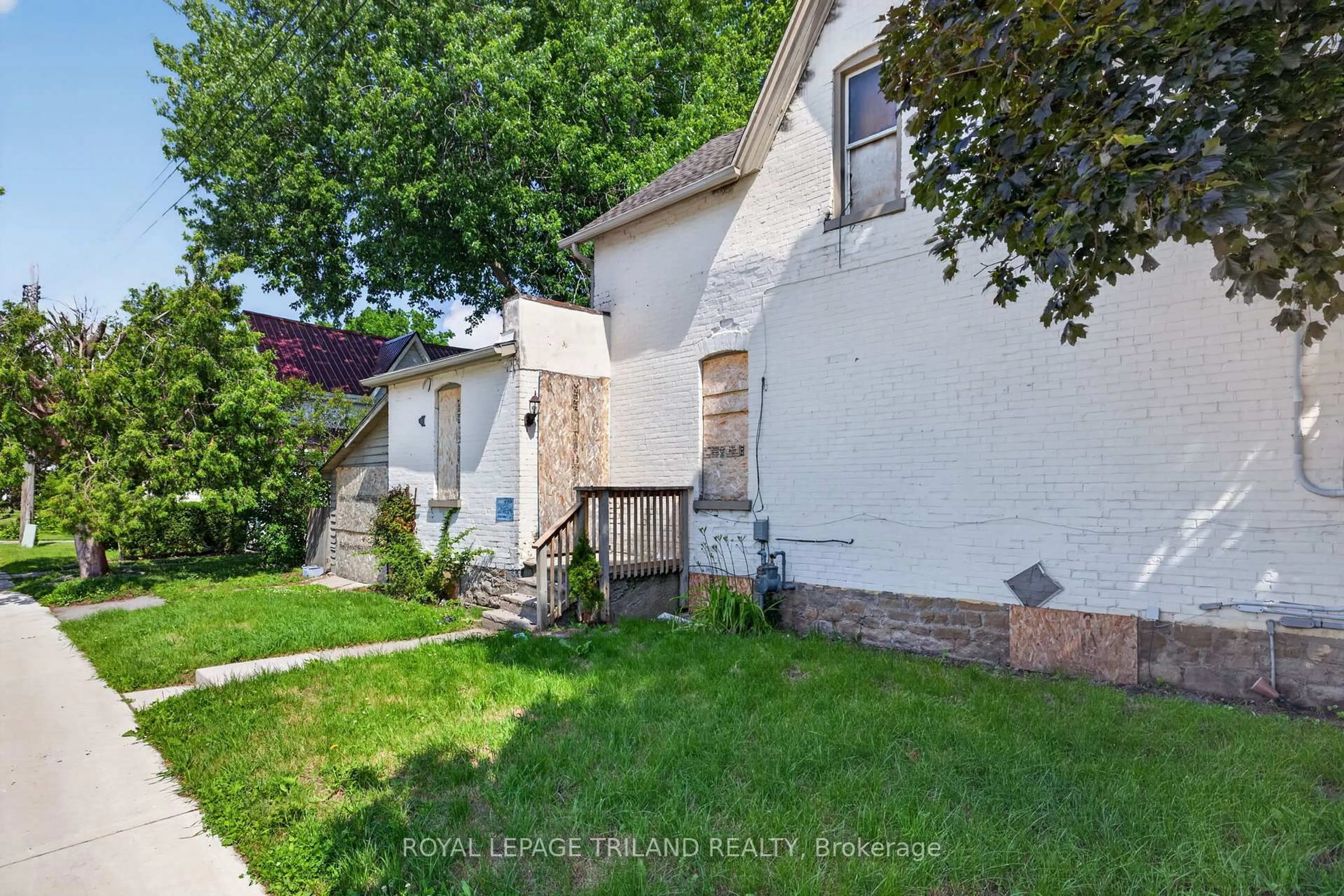 Unknown for 54 St Catharine St, St. Thomas Ontario N5P 2W1