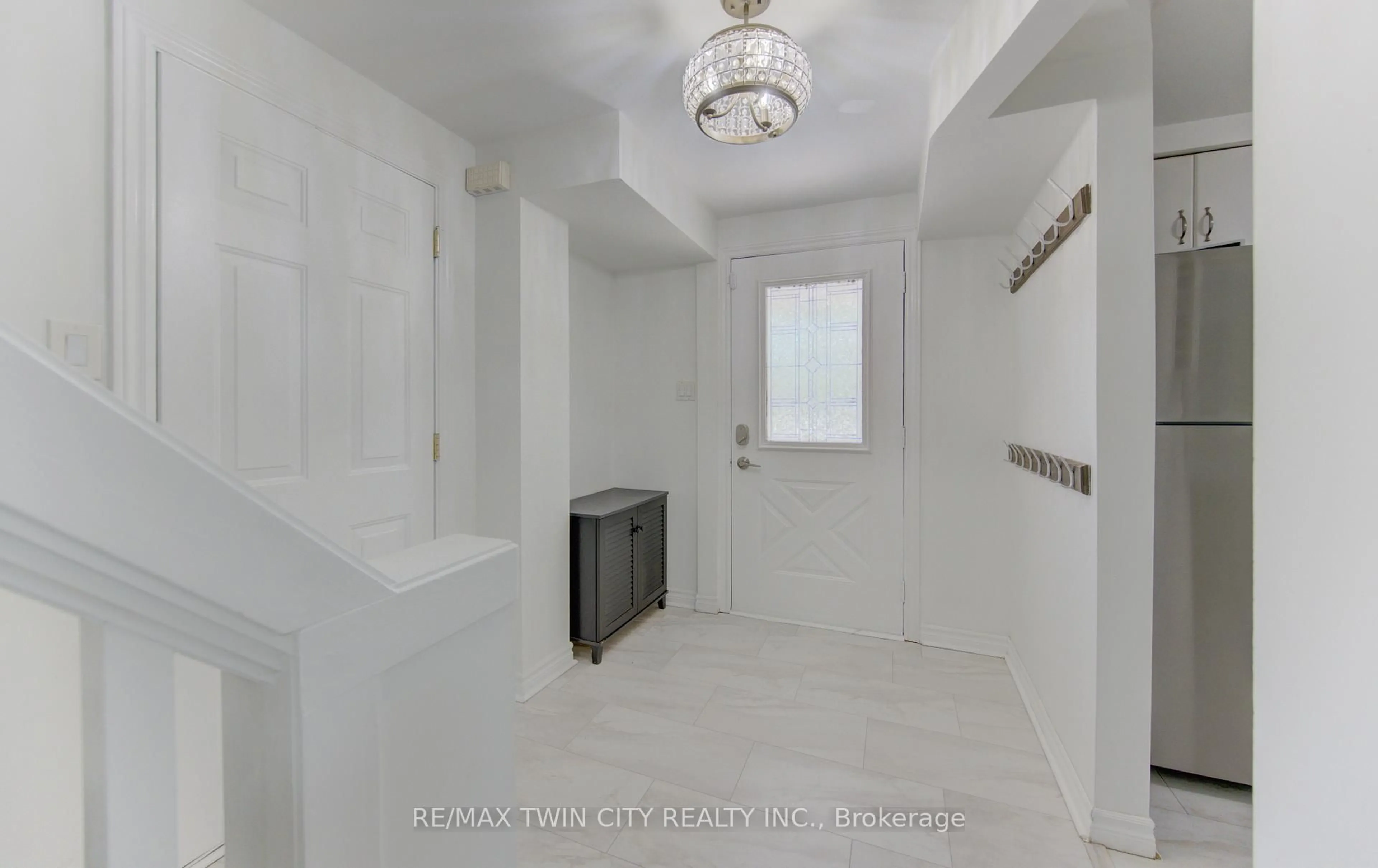 Laundry room for 32 ENFIELD Dr, Cambridge Ontario N1P 1A5