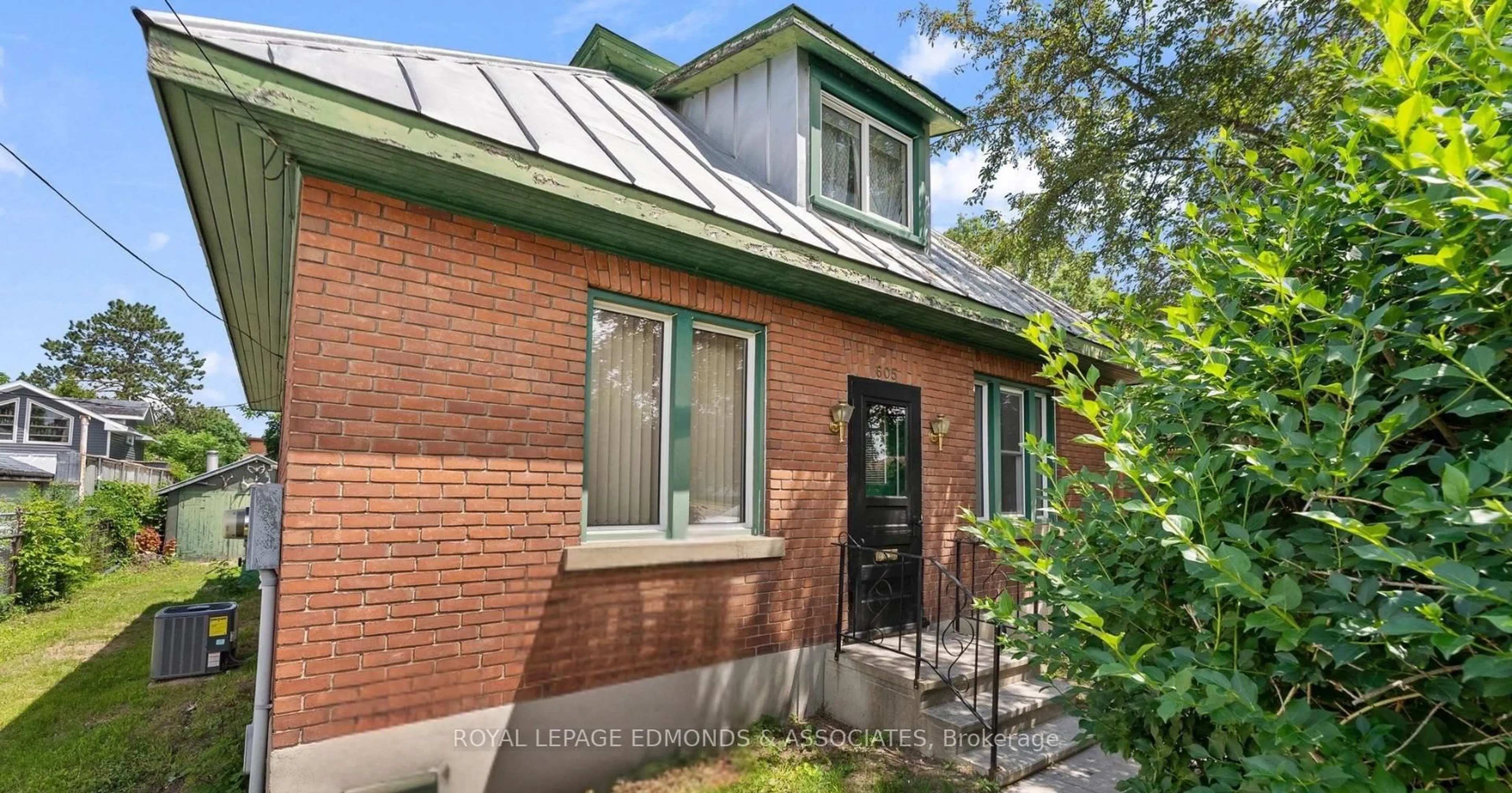 Home with brick exterior material, street for 605 Perth St, Pembroke Ontario K8A 6B9