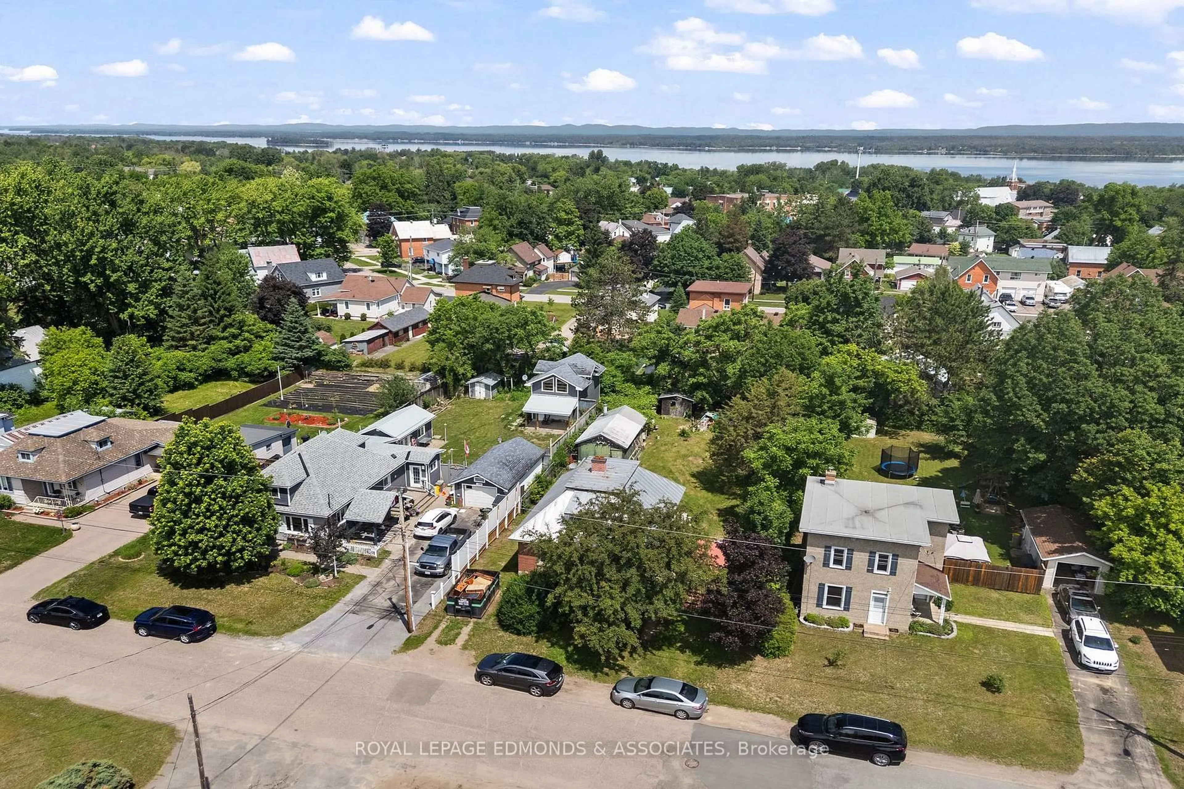 A pic from outside/outdoor area/front of a property/back of a property/a pic from drone, unknown for 605 Perth St, Pembroke Ontario K8A 6B9