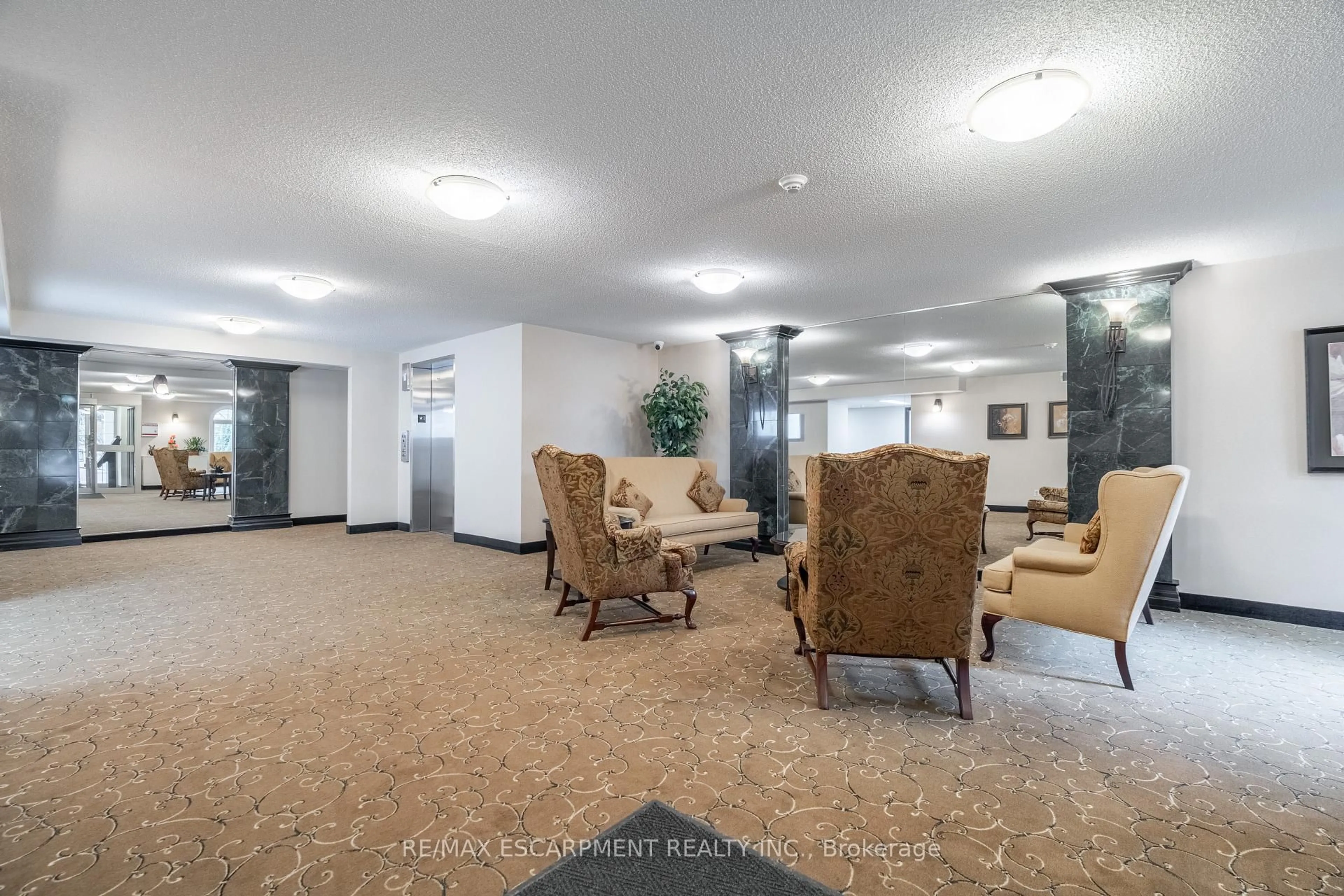 Lobby for 970 Golf Links Rd #306, Hamilton Ontario L9K 1J8
