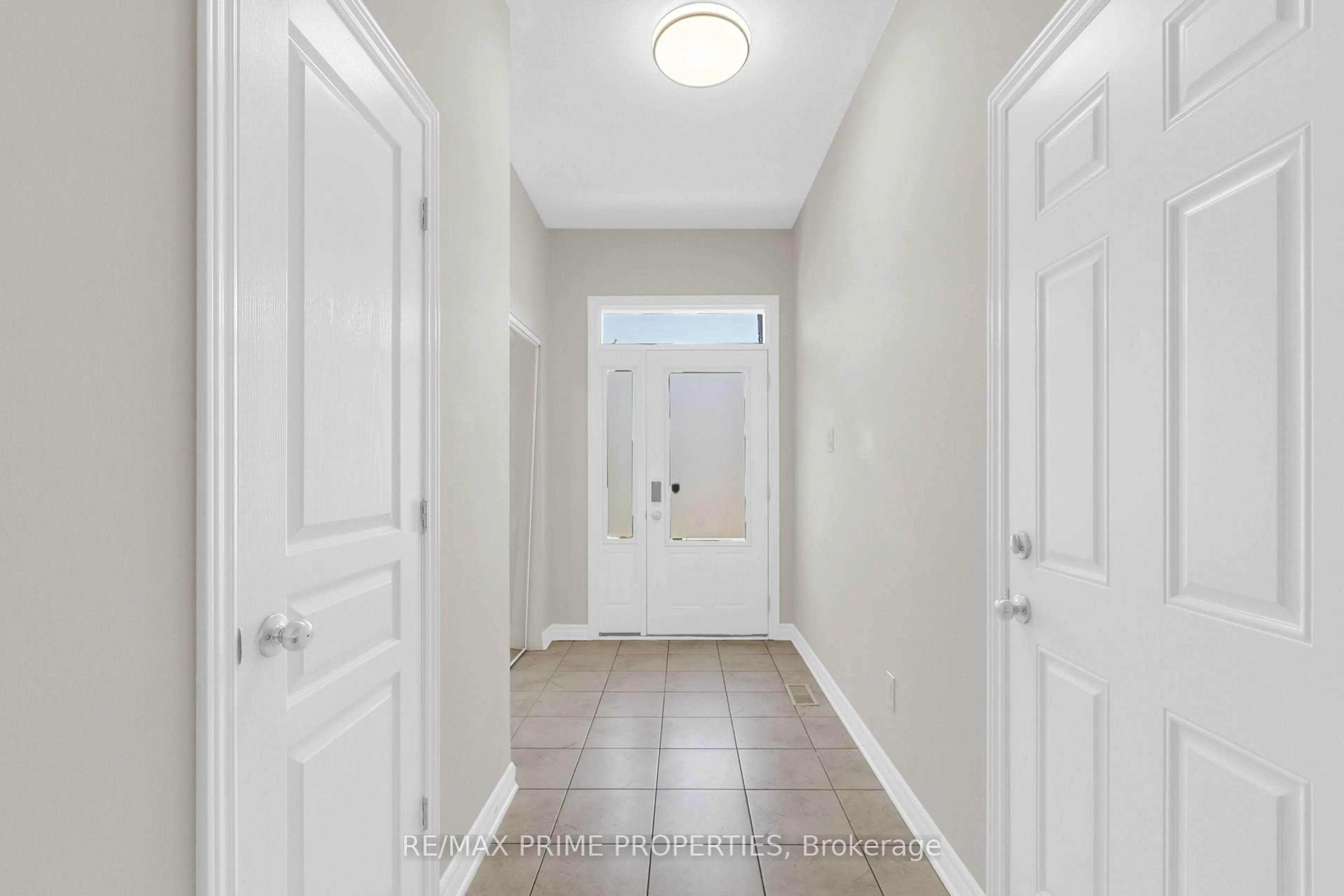 Indoor entryway for 1149 Beckett Cres, Ottawa Ontario K2S 0Z2