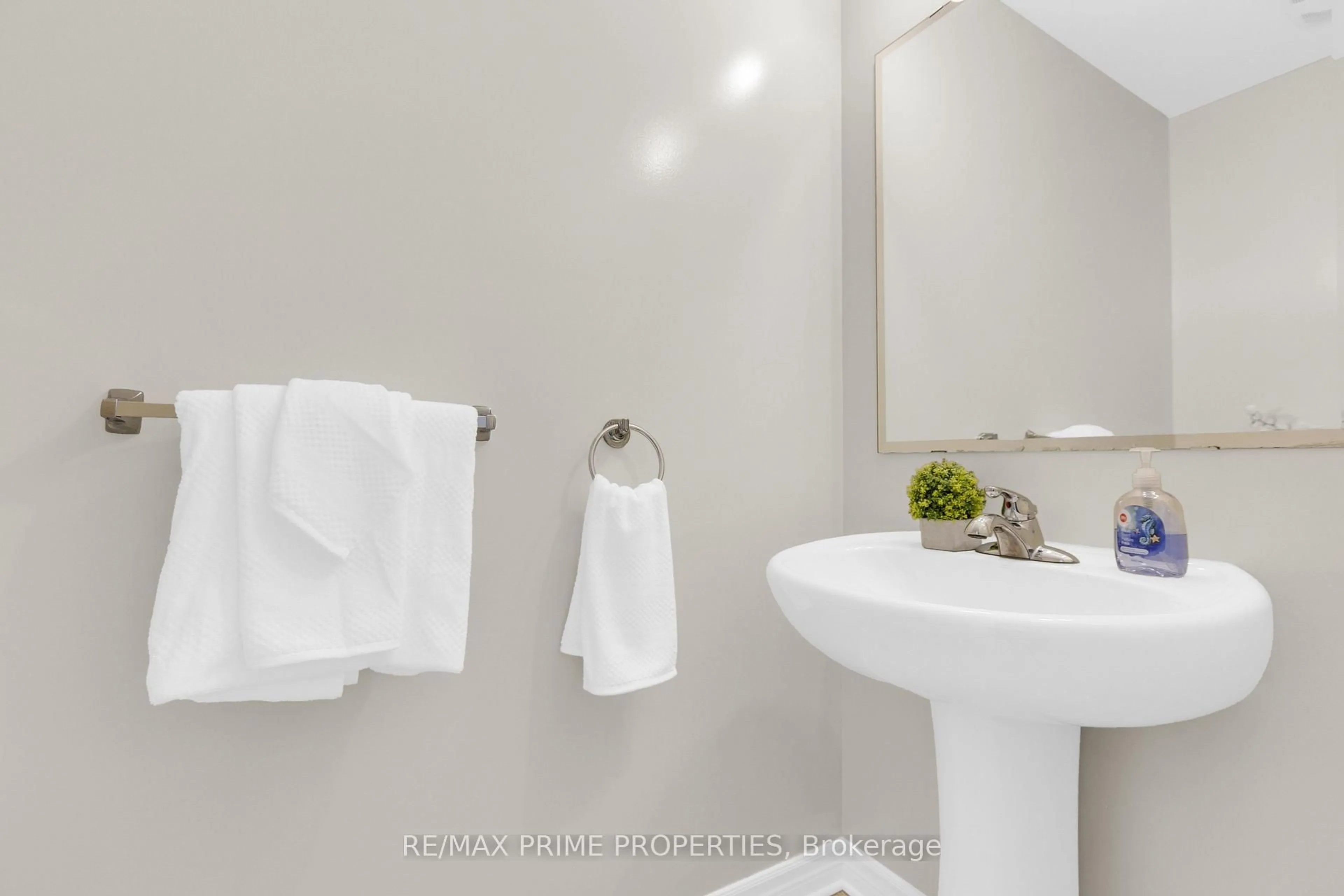 Standard bathroom, ceramic/tile floor for 1149 Beckett Cres, Ottawa Ontario K2S 0Z2