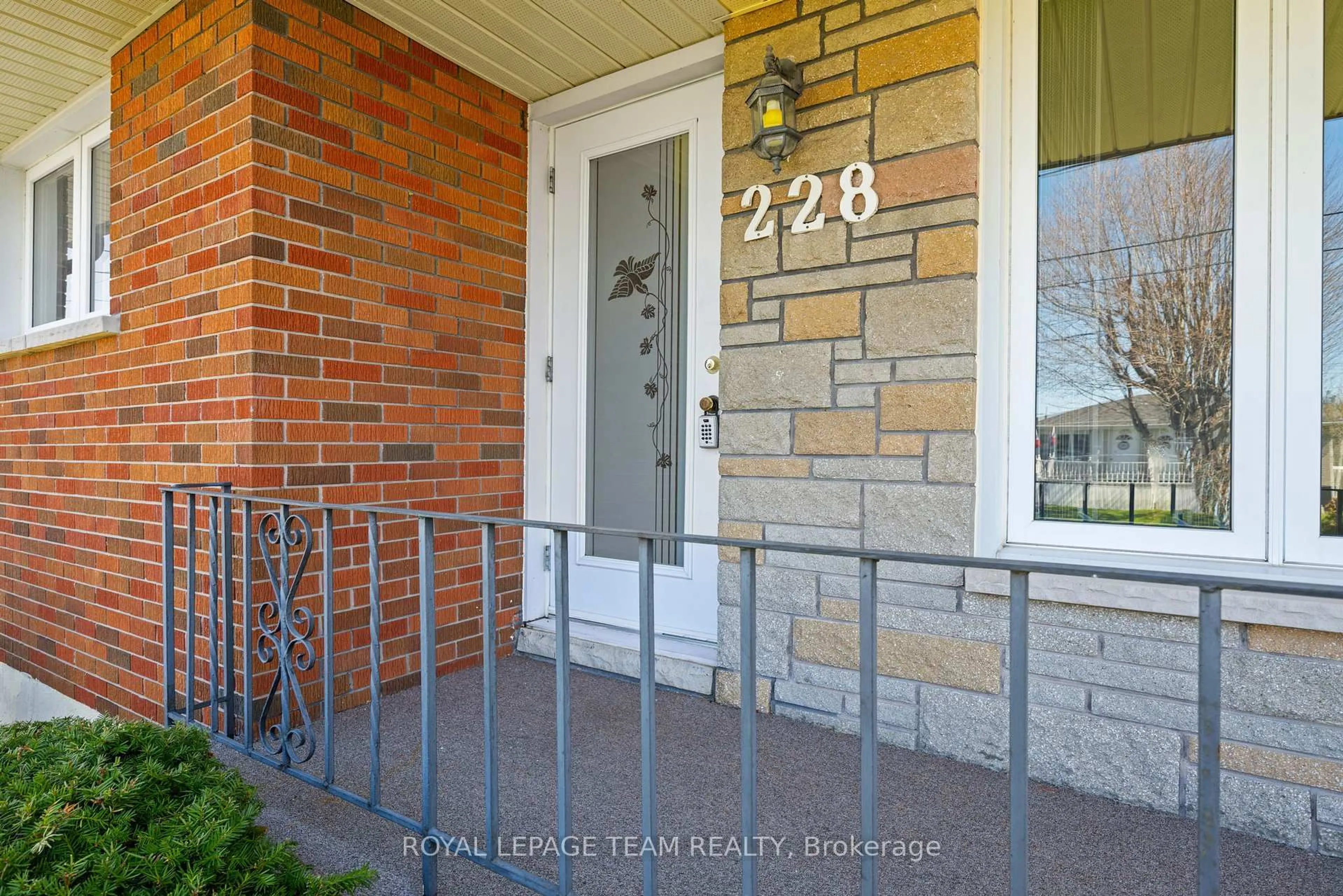 Indoor entryway for 228 Laframboise Ave, Cornwall Ontario K6H 3E7