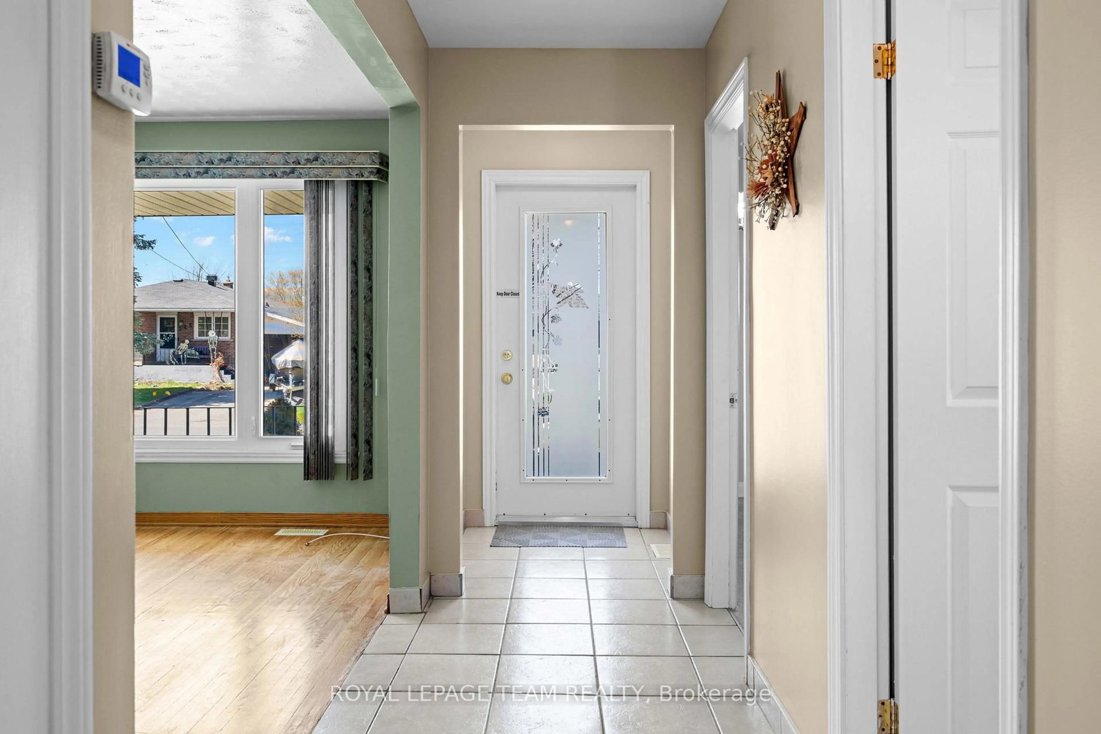 Indoor entryway for 228 Laframboise Ave, Cornwall Ontario K6H 3E7