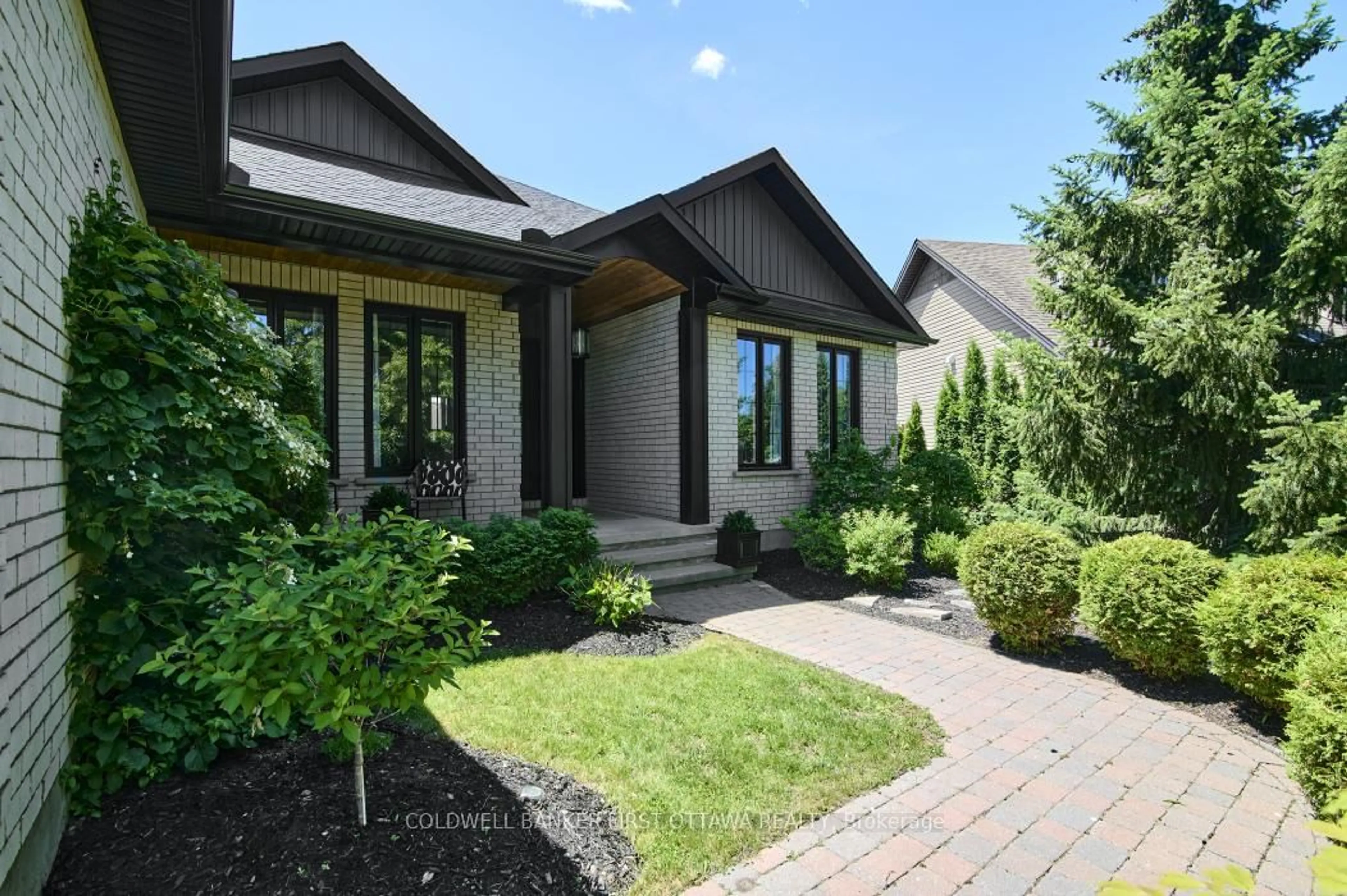 Home with brick exterior material, street for 179 Glenncastle Dr, Carp Ontario K0A 1L0