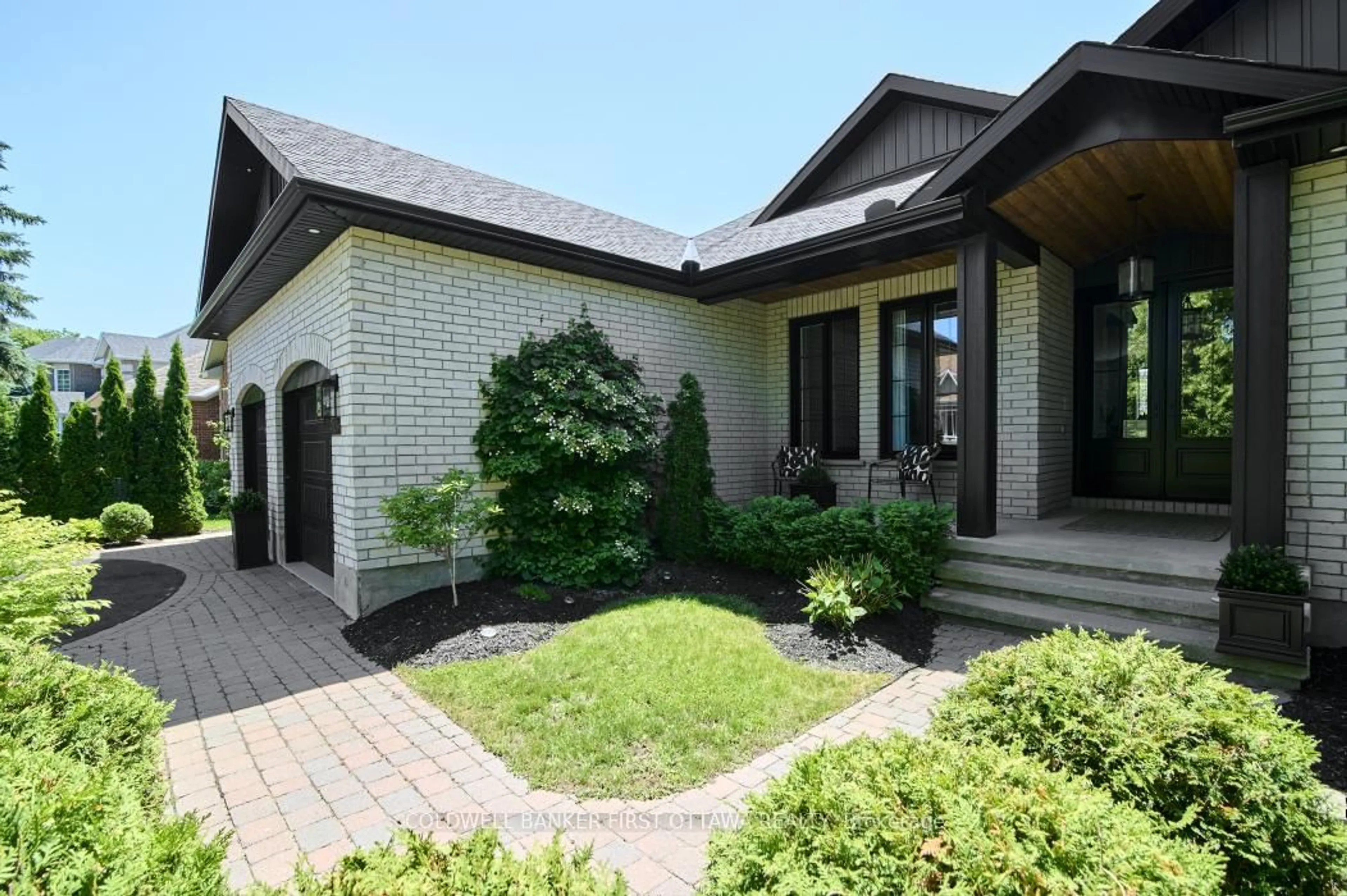 Home with brick exterior material, street for 179 Glenncastle Dr, Carp Ontario K0A 1L0