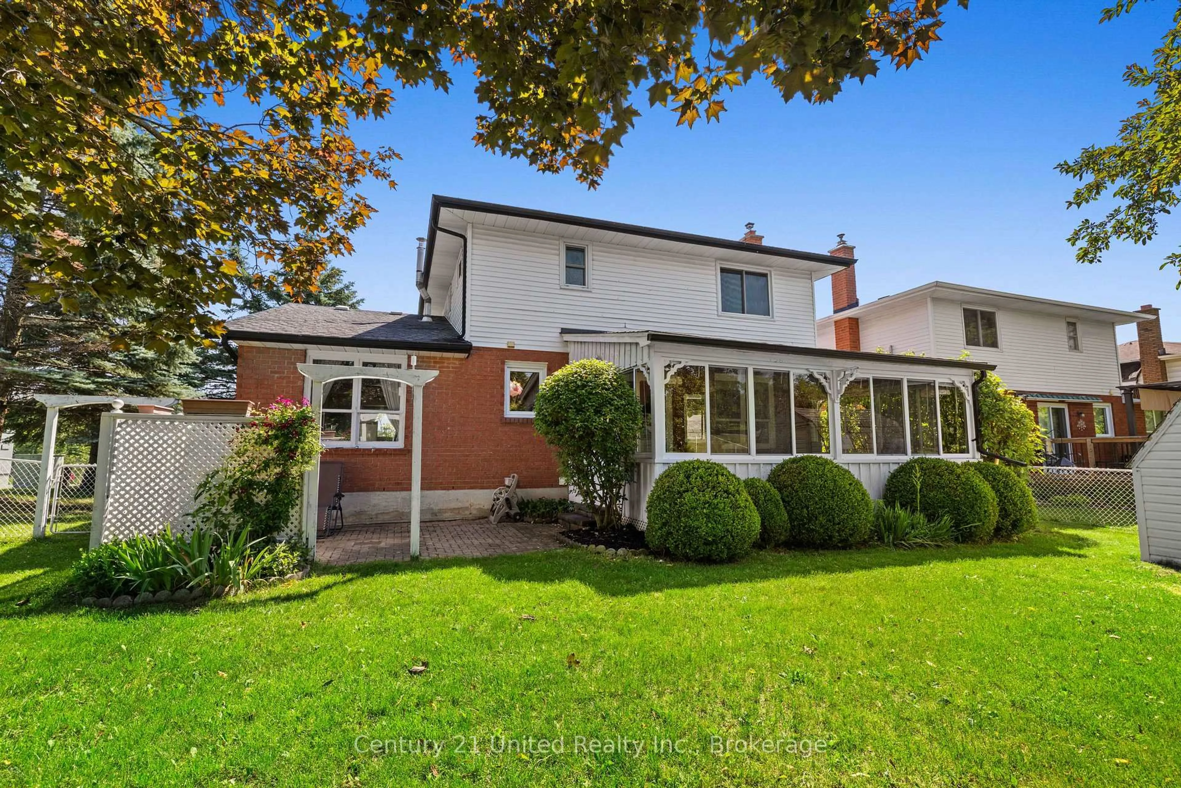 A pic from outside/outdoor area/front of a property/back of a property/a pic from drone, street for 2317 Woodglade Blvd, Peterborough Ontario K9K 1T6