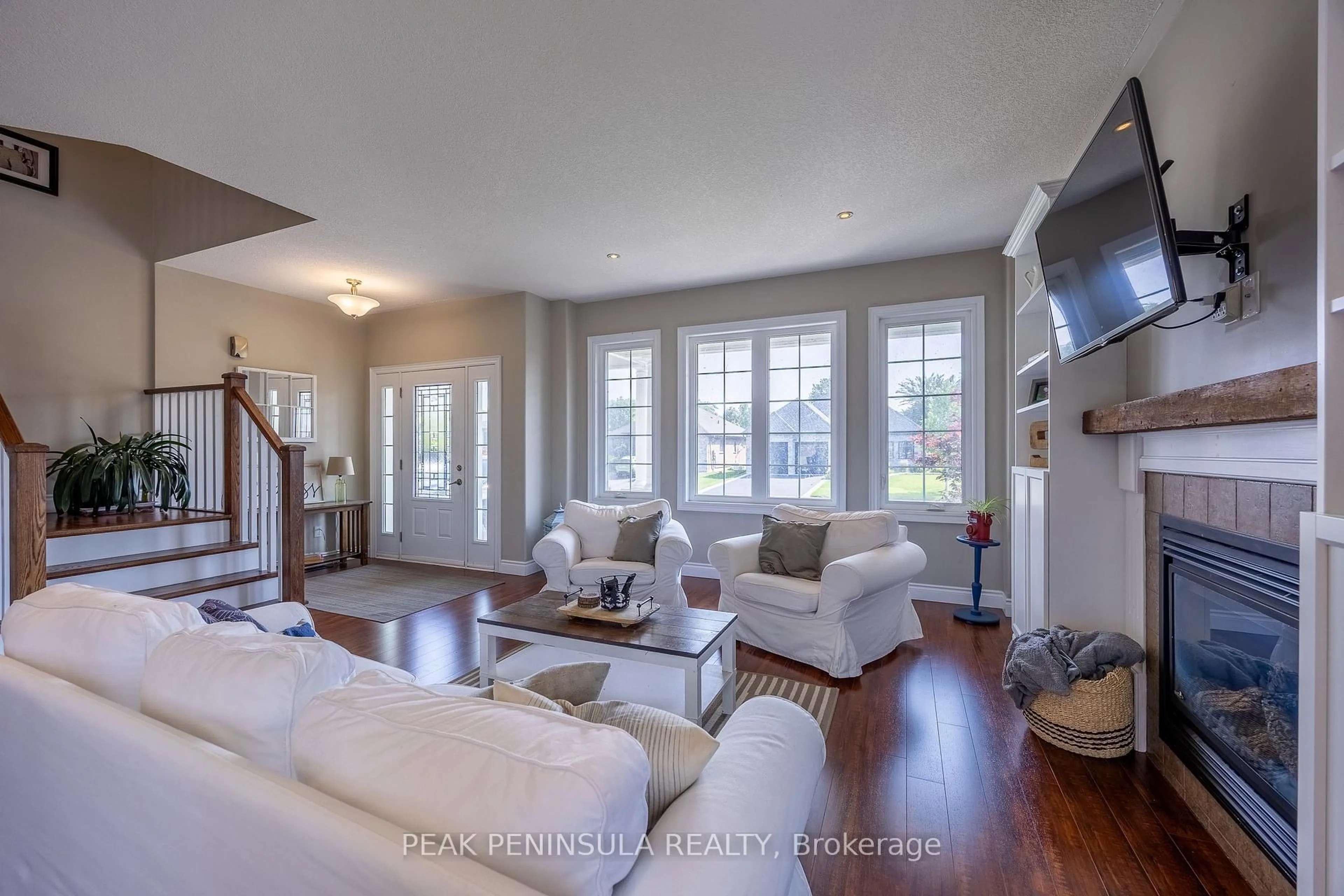 Living room with furniture, unknown for 100 Backus Dr, Norfolk Ontario N0E 1M0
