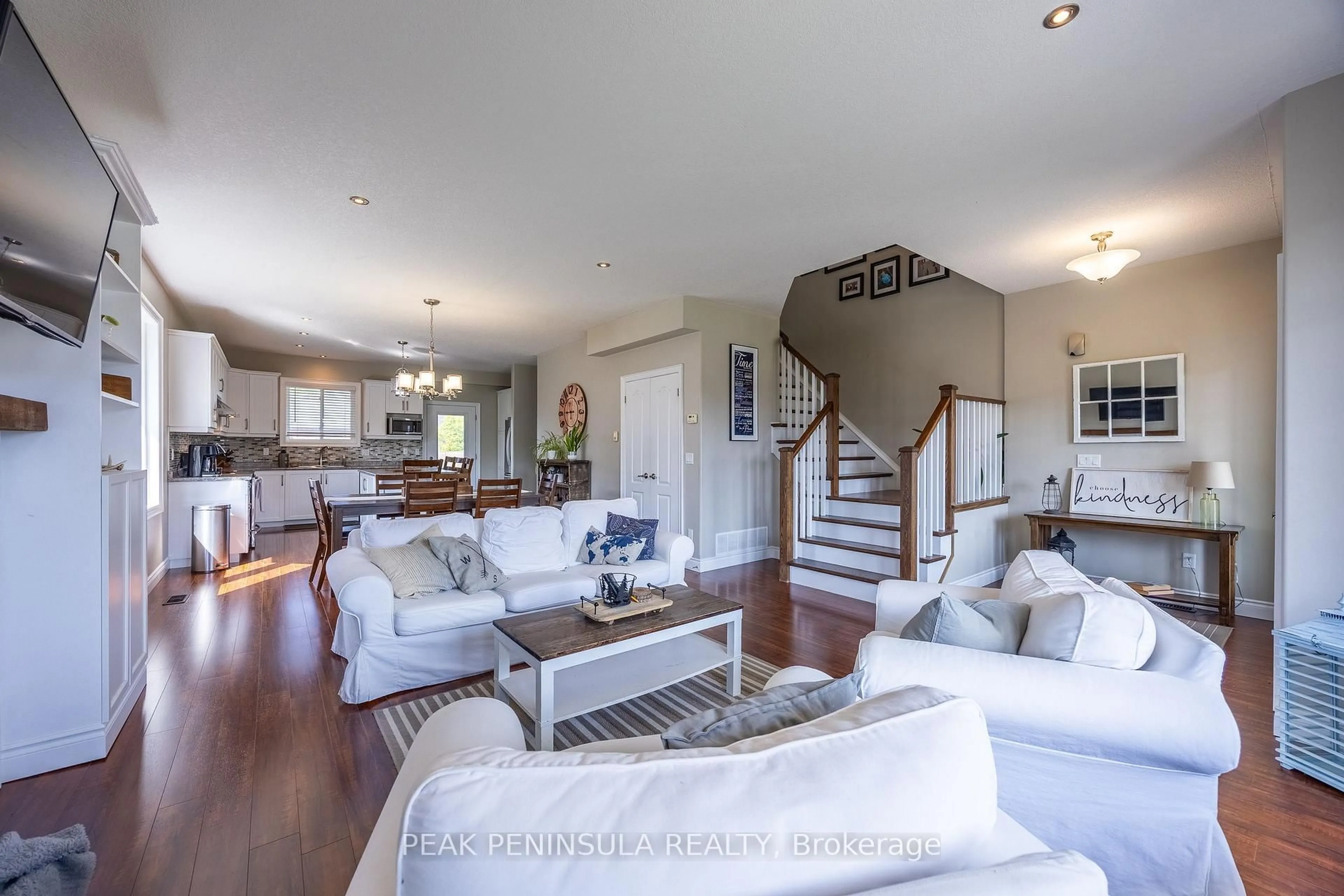Living room with furniture, wood/laminate floor for 100 Backus Dr, Norfolk Ontario N0E 1M0