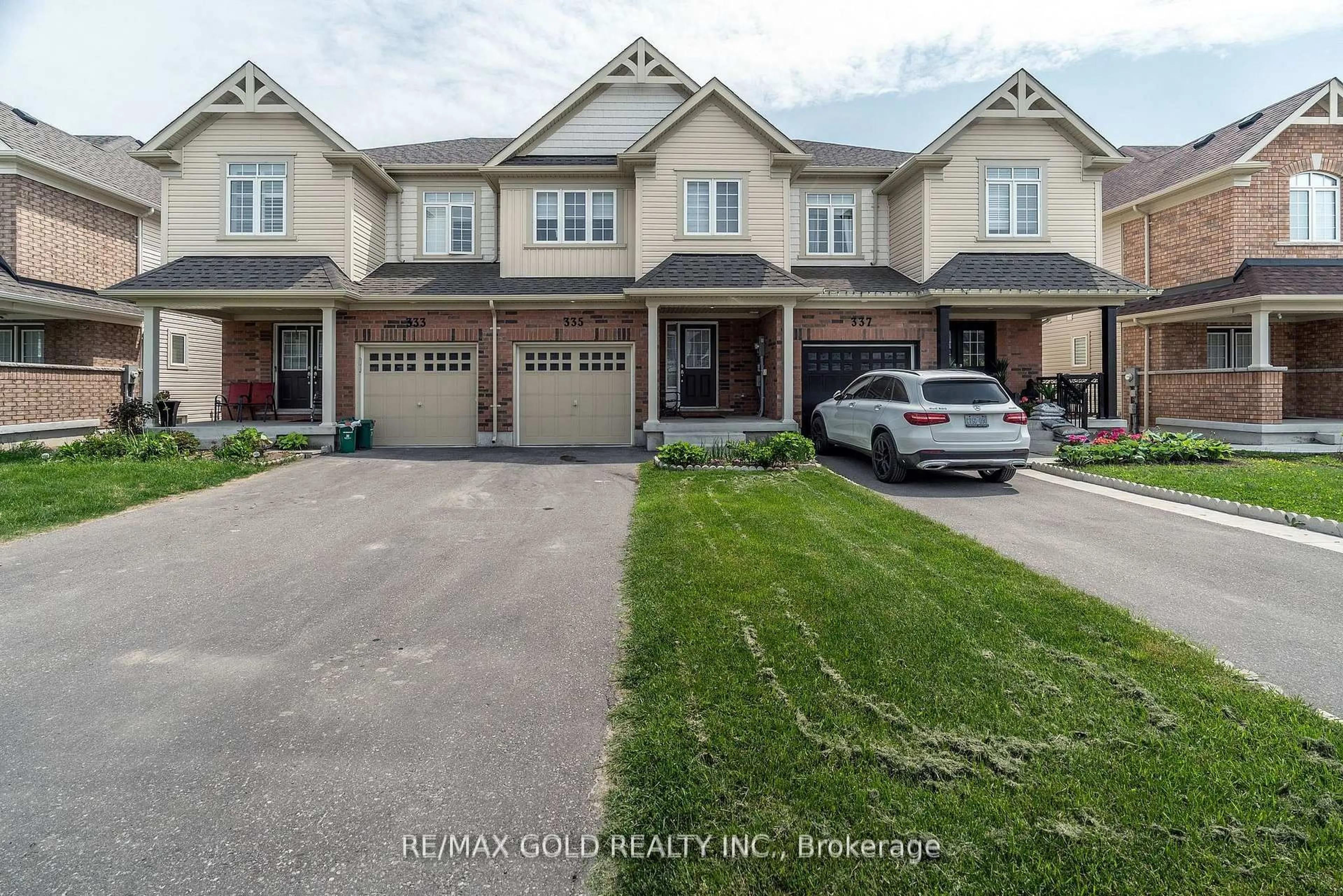 A pic from outside/outdoor area/front of a property/back of a property/a pic from drone, street for 335 Stewart St, Shelburne Ontario L9V 3X1