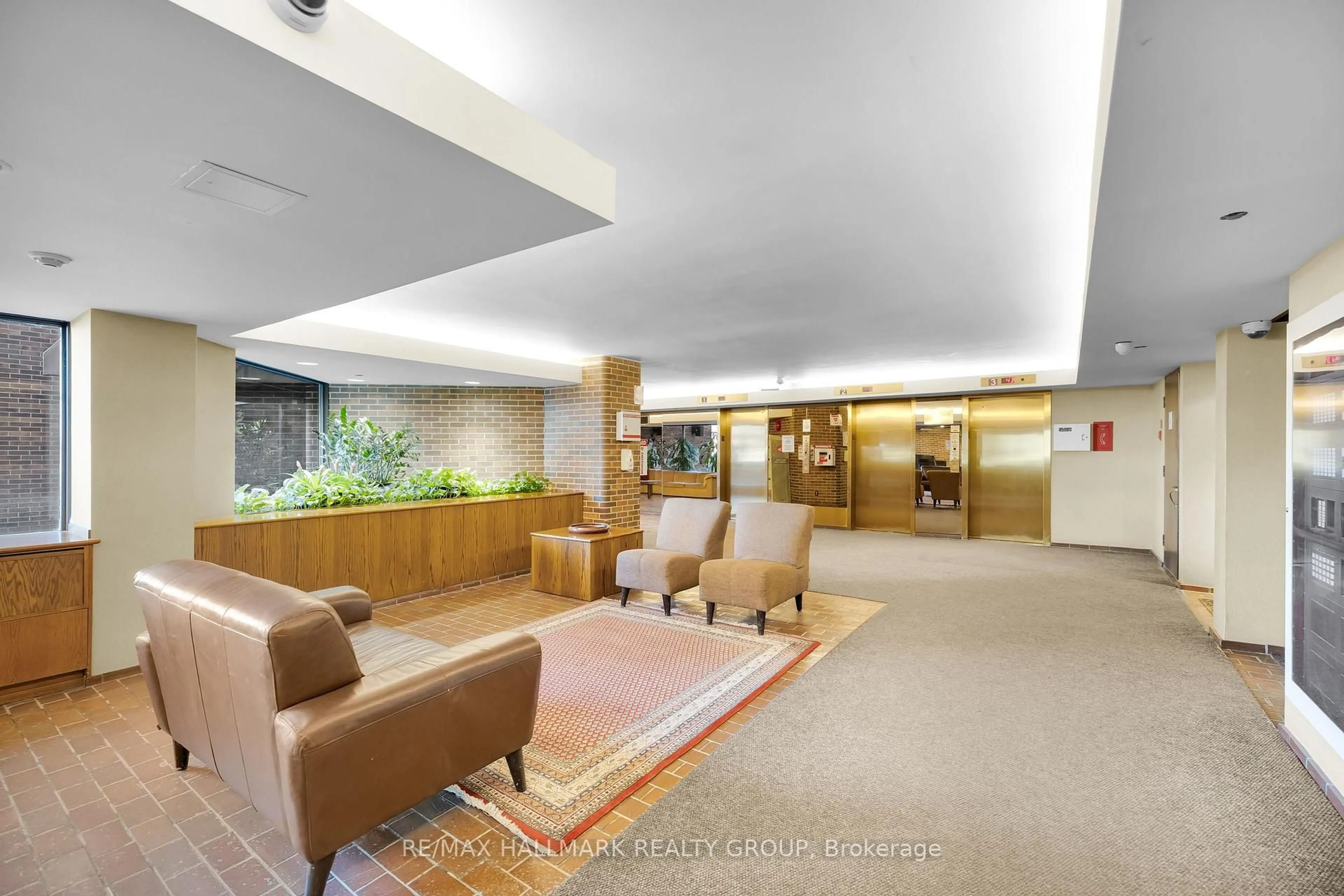 Lobby for 151 Bay St #810, Ottawa Ontario K1R 7T2