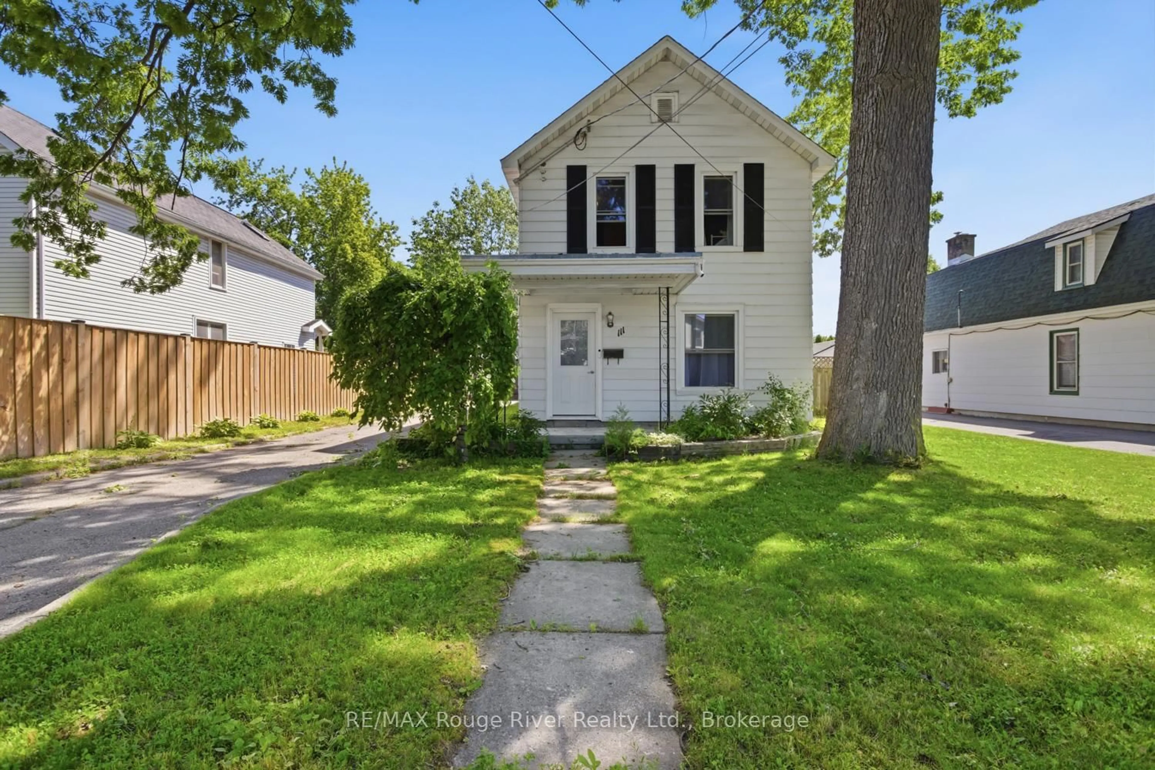 A pic from outside/outdoor area/front of a property/back of a property/a pic from drone, street for 111 Lingham St, Belleville Ontario K8N 3T1
