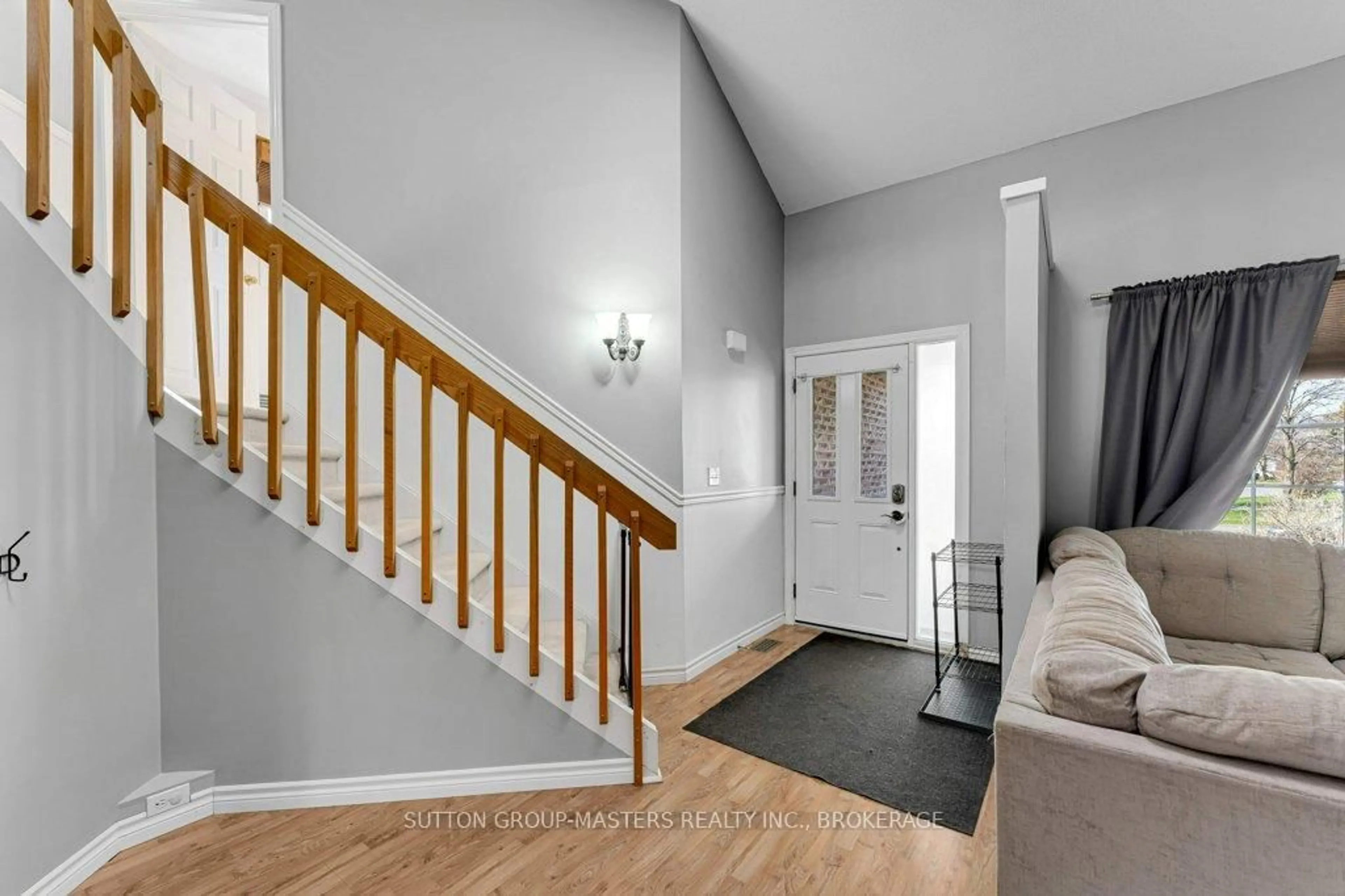 Indoor entryway for 118 Sir John Johnson Dr, Bath Ontario K0H 1G0