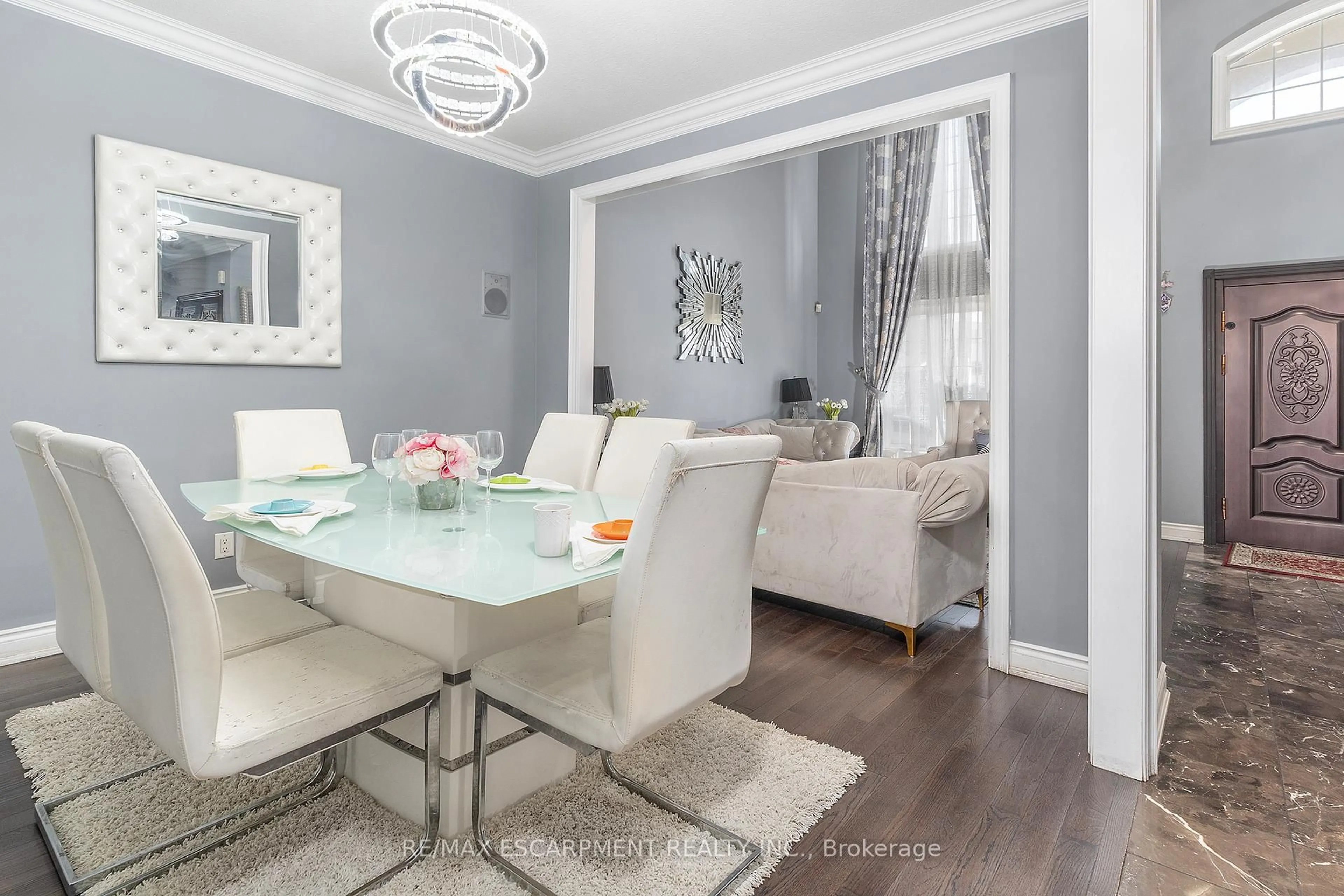 Dining room, wood/laminate floor for 147 Federal St, Hamilton Ontario L8E 0H3