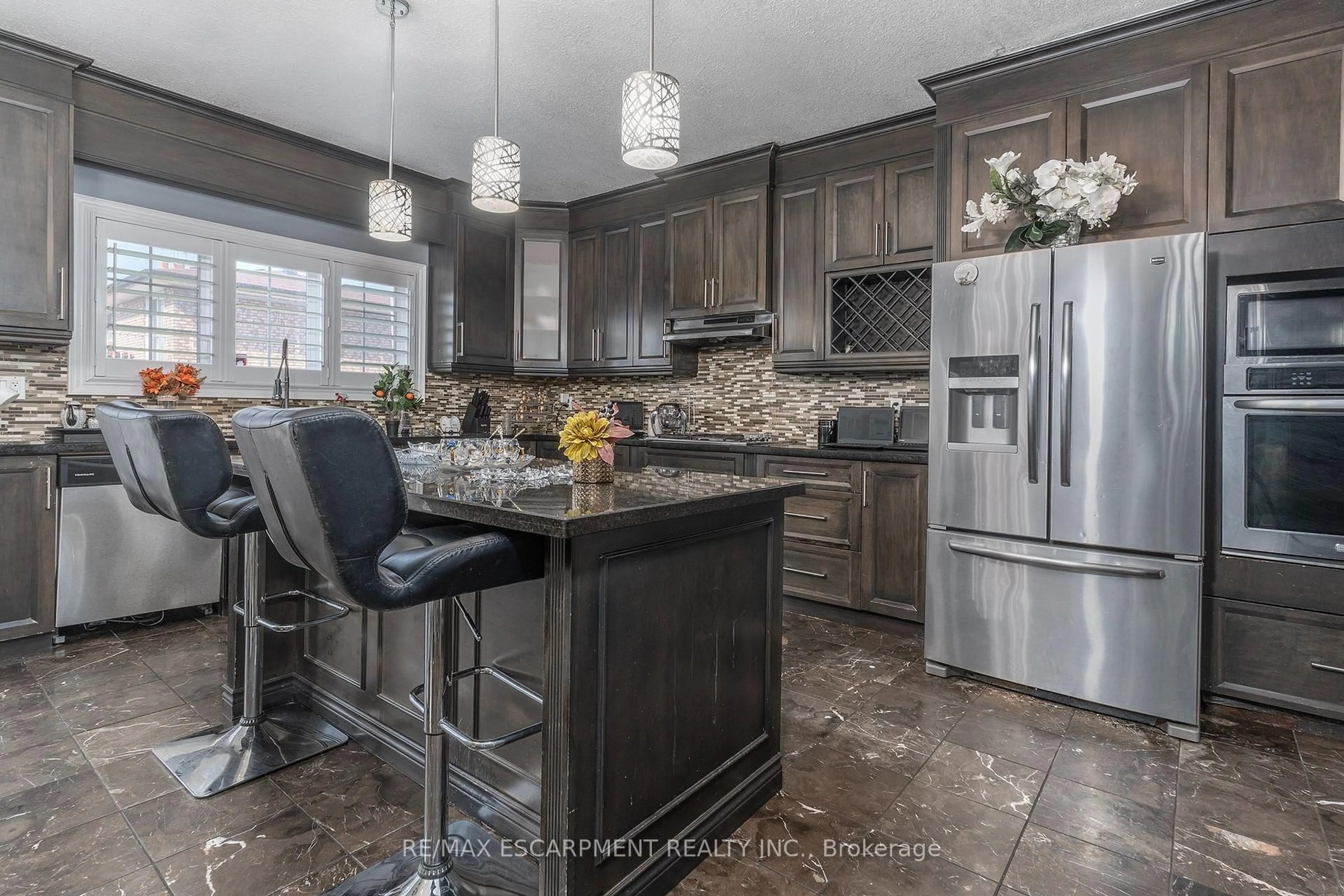 Contemporary kitchen, ceramic/tile floor for 147 Federal St, Hamilton Ontario L8E 0H3
