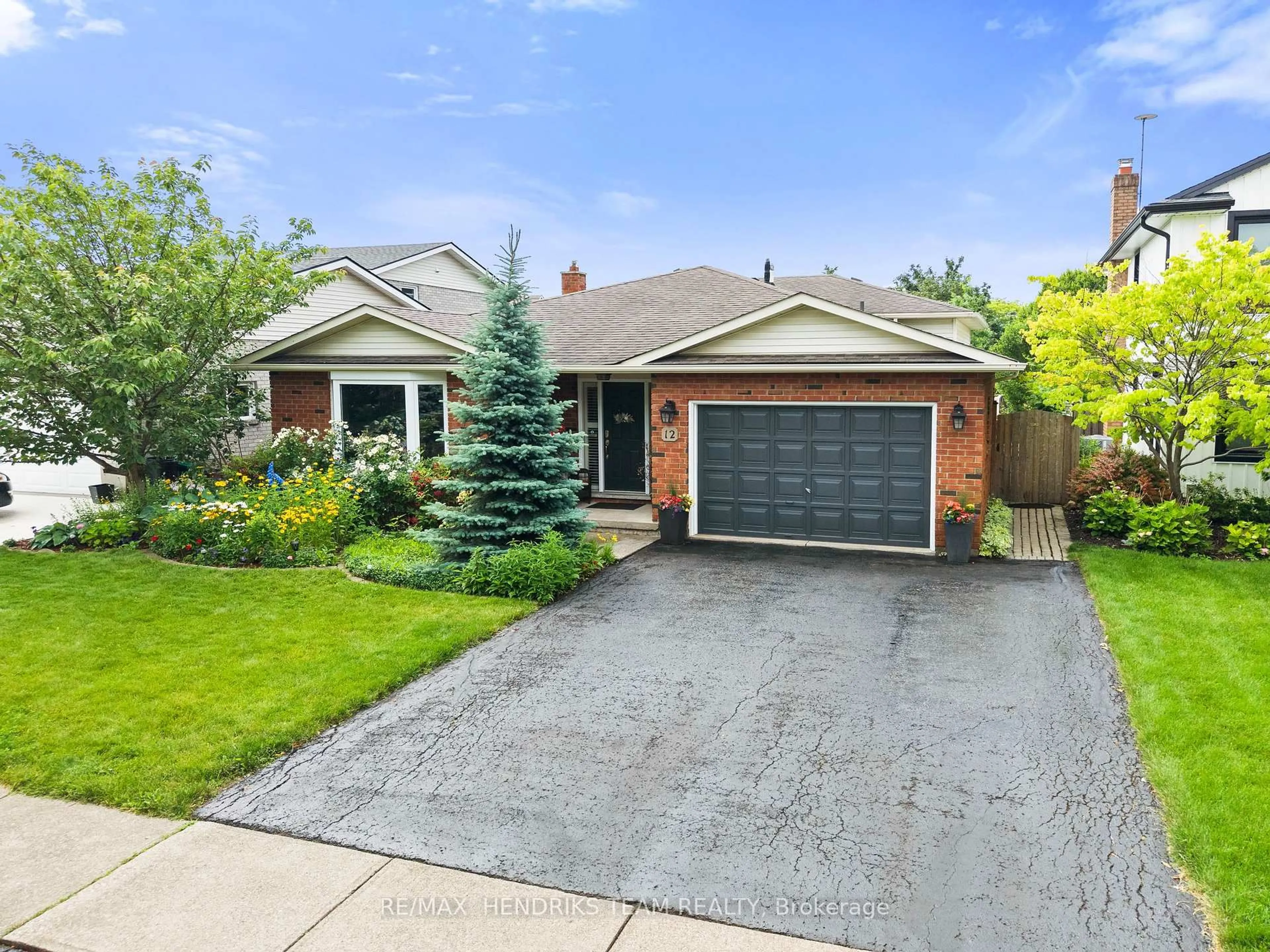 Home with brick exterior material, street for 12 Stonebridge Gate, St. Catharines Ontario L2S 3N1