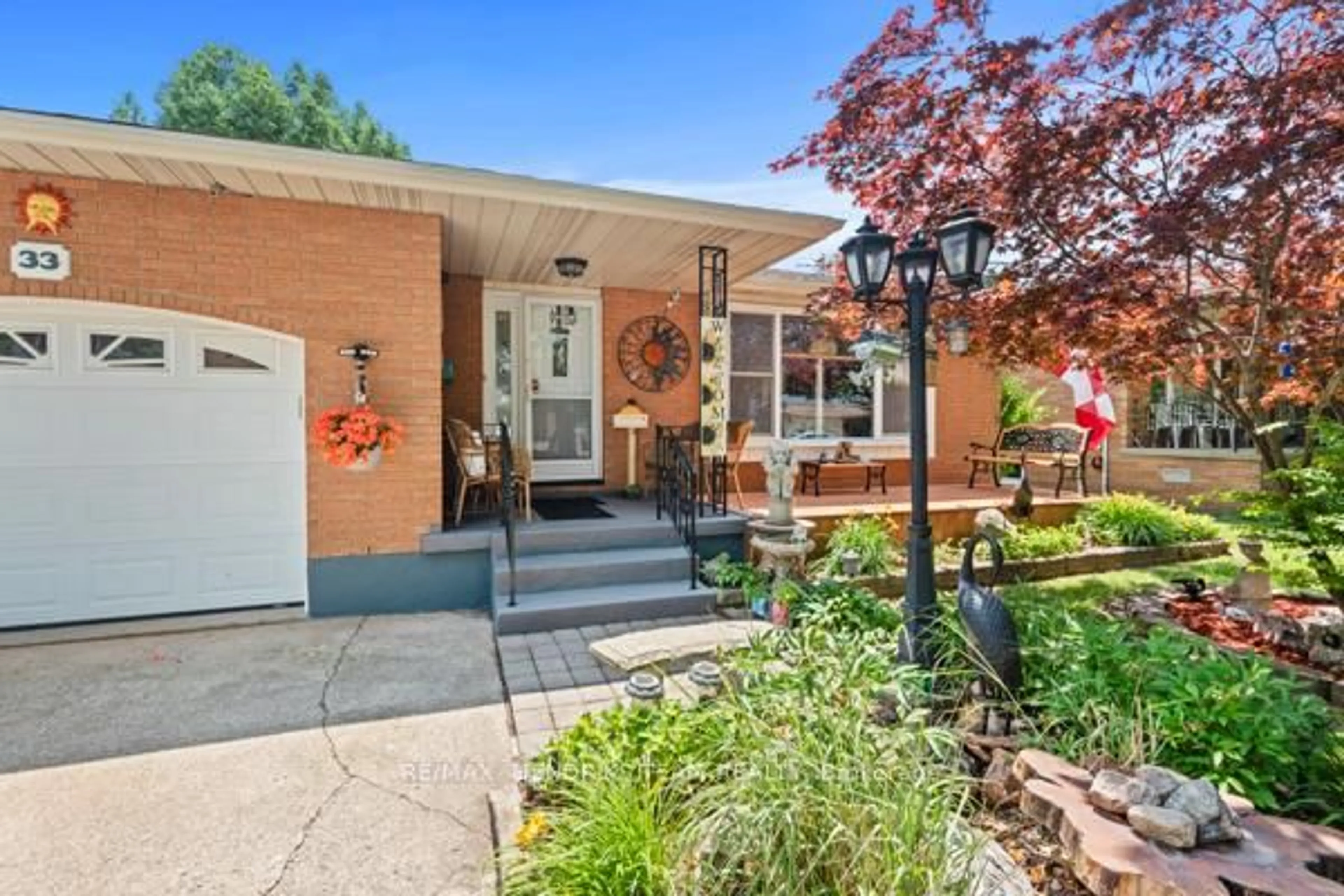 Home with brick exterior material, street for 33 Meadowbrook Cres, St. Catharines Ontario L2M 7G8