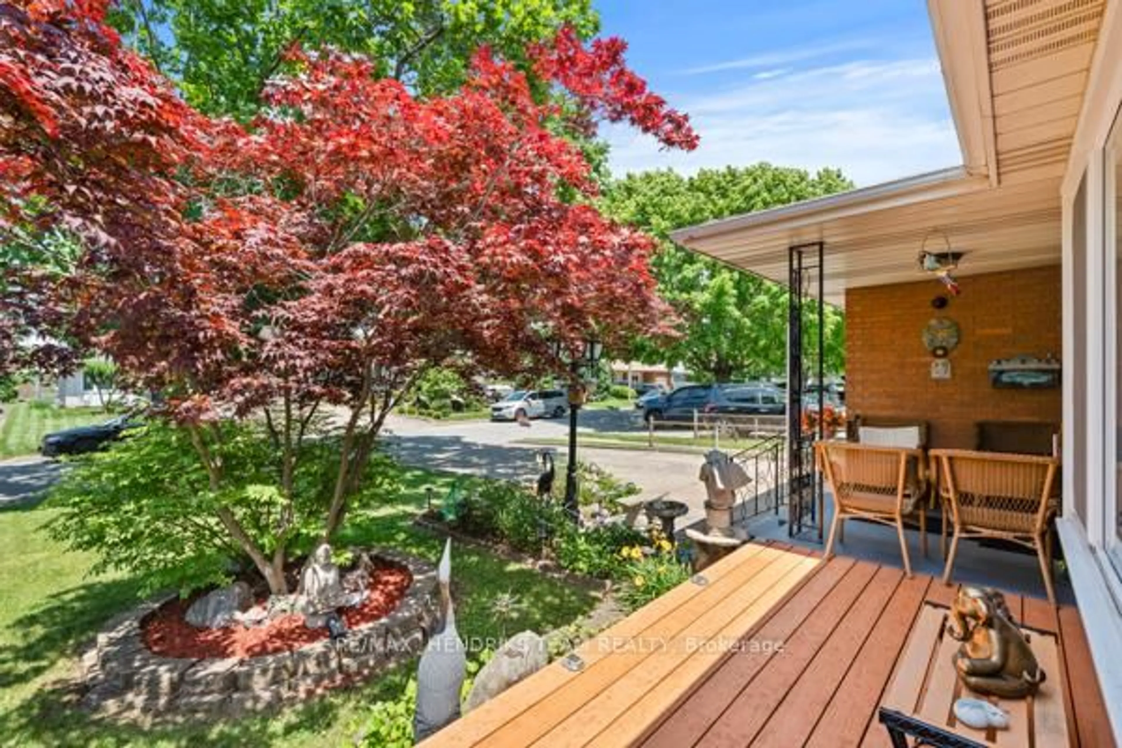 Patio, unknown for 33 Meadowbrook Cres, St. Catharines Ontario L2M 7G8