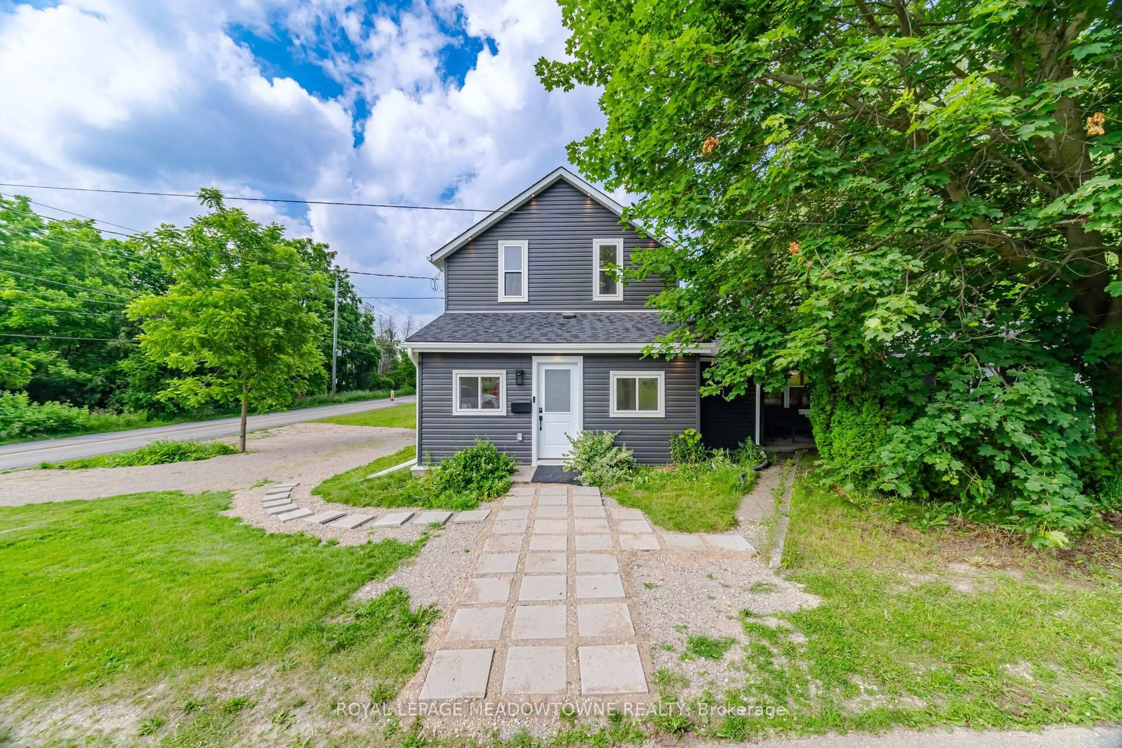 A pic from outside/outdoor area/front of a property/back of a property/a pic from drone, street for 452 River Rd, Cambridge Ontario N3C 2B7