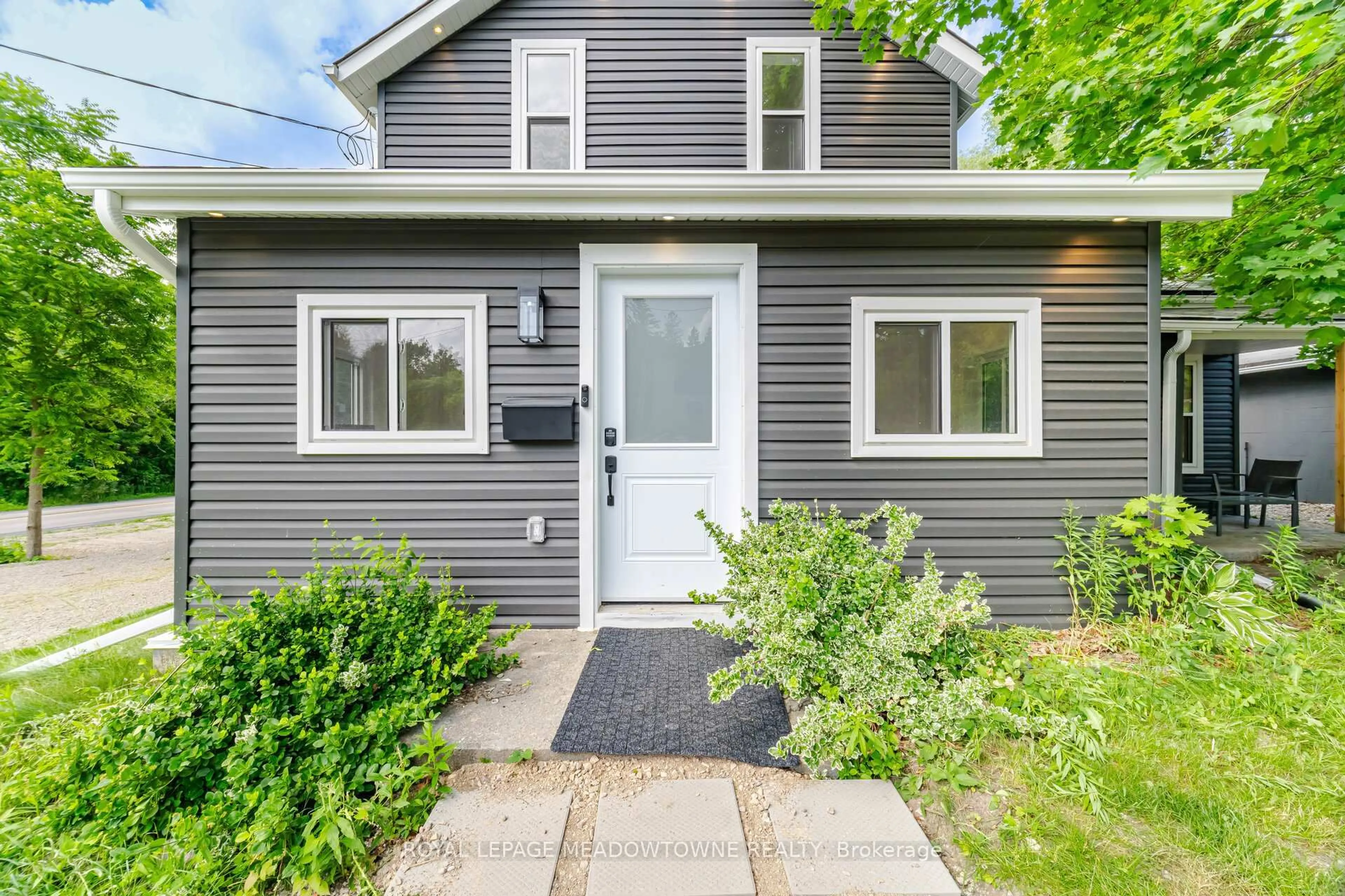 Home with vinyl exterior material, street for 452 River Rd, Cambridge Ontario N3C 2B7