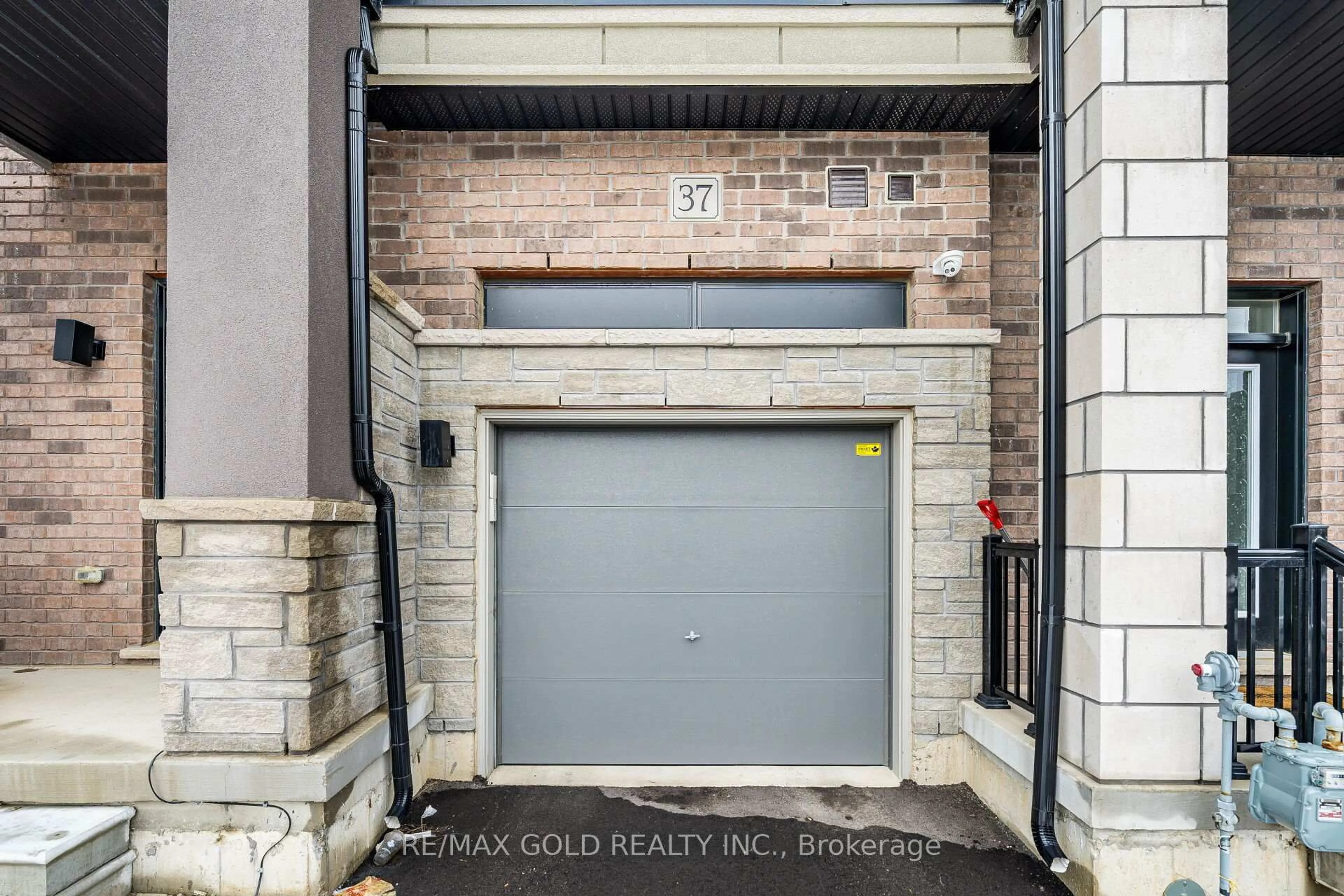 Indoor entryway for 37 George Brier Dr, Brant Ontario N3L 3Z9