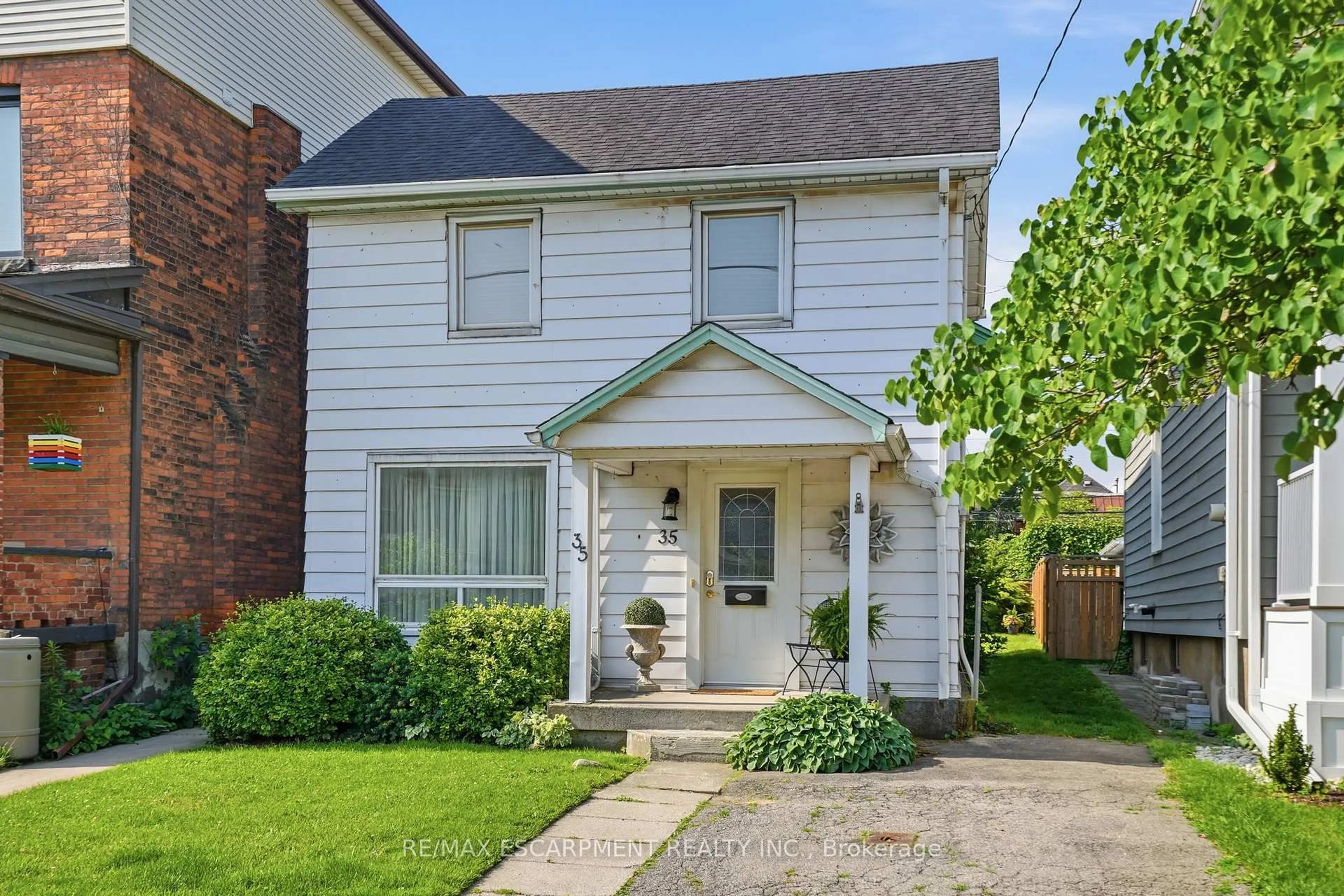 Home with brick exterior material, street for 35 Chatham St, Hamilton Ontario L8P 2B3