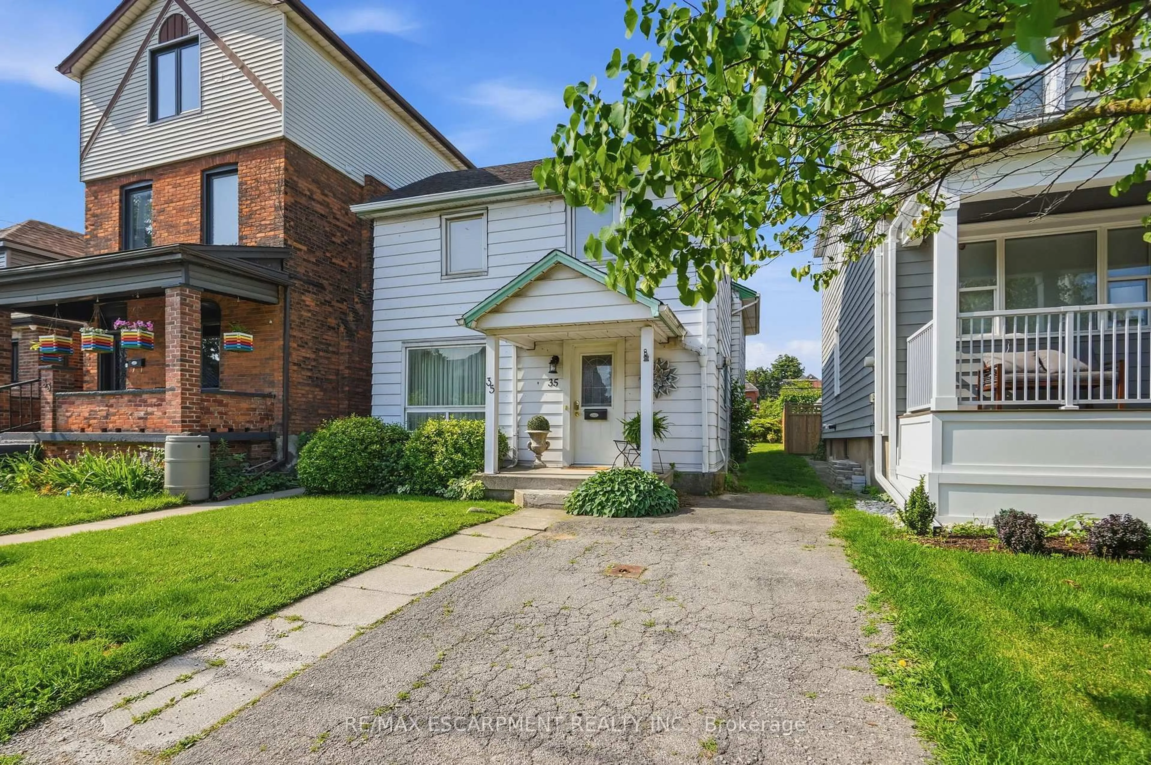 Home with brick exterior material, street for 35 Chatham St, Hamilton Ontario L8P 2B3