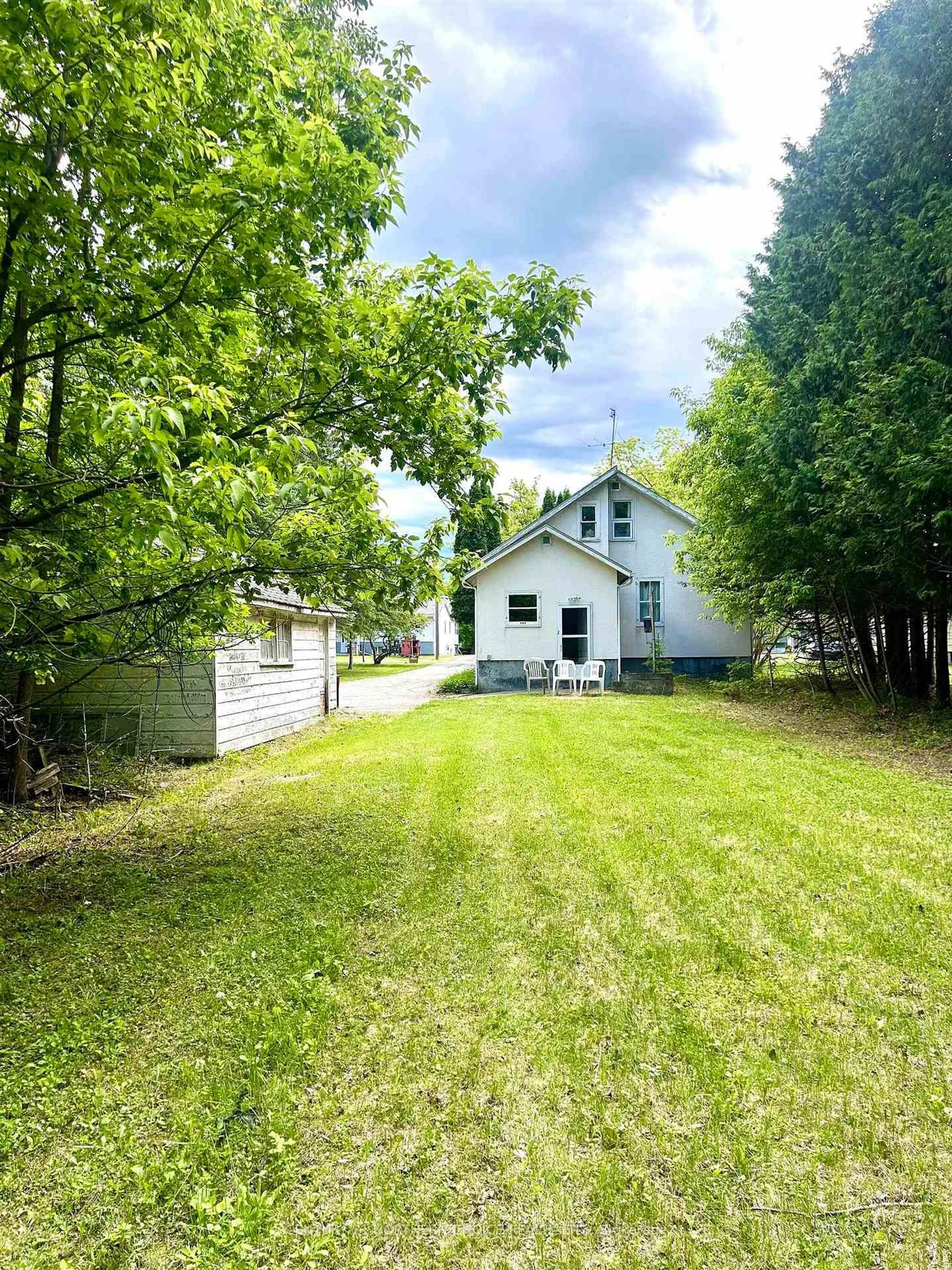 A pic from outside/outdoor area/front of a property/back of a property/a pic from drone, street for 1312 Emo Road, Fort Frances Ontario P9A 2V5