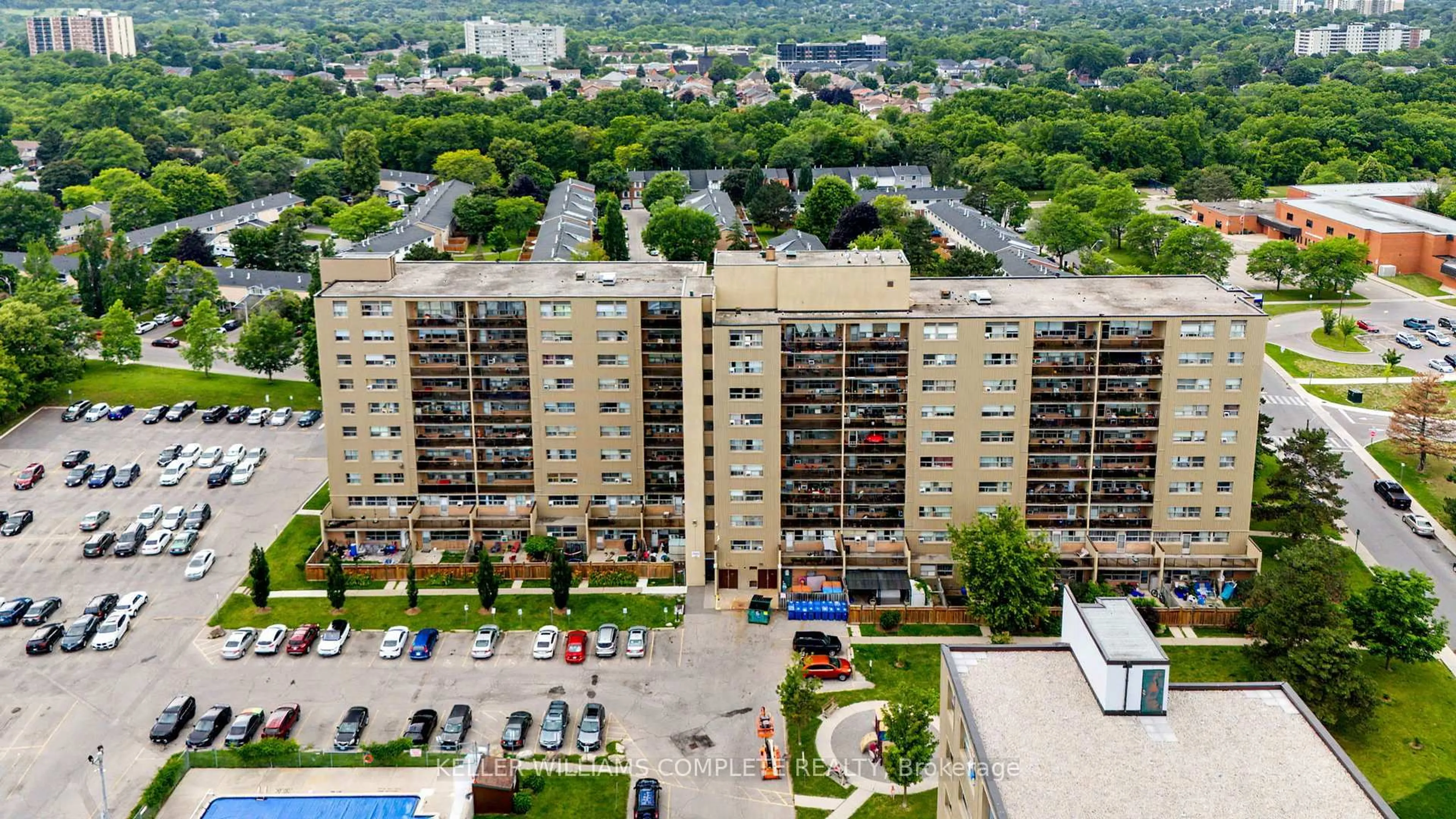 A pic from outside/outdoor area/front of a property/back of a property/a pic from drone, city buildings view from balcony for 15 Nicklaus Dr #17, Hamilton Ontario L8K 5J5