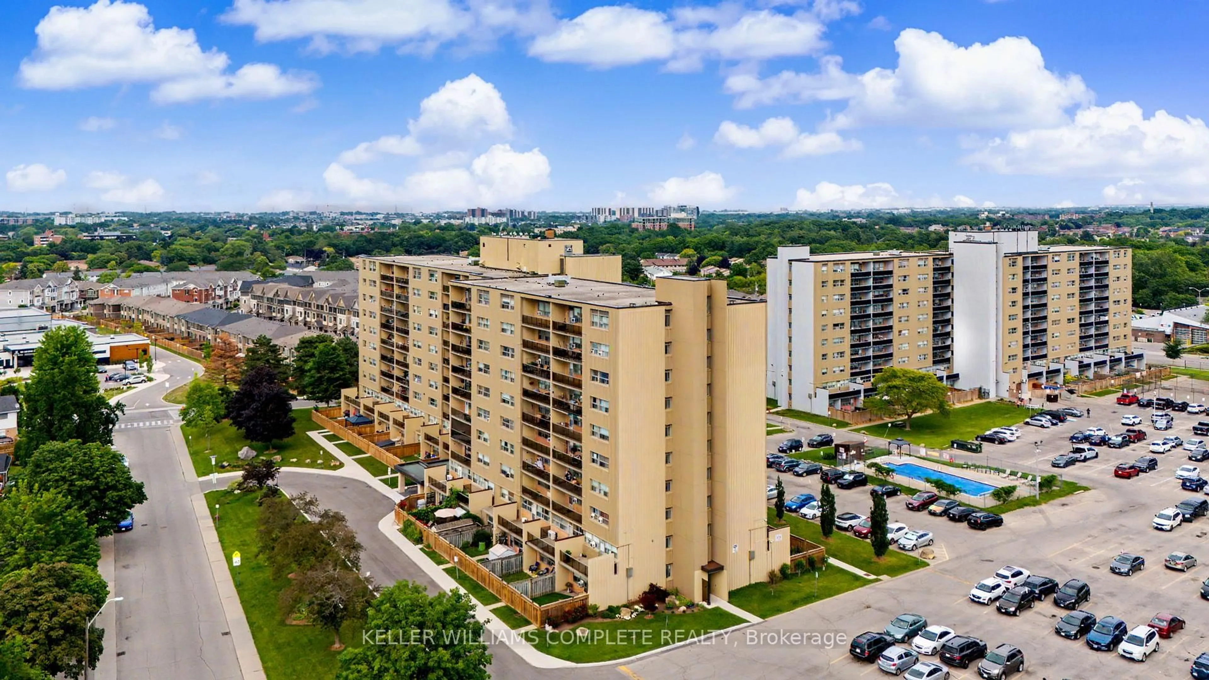 A pic from outside/outdoor area/front of a property/back of a property/a pic from drone, city buildings view from balcony for 15 Nicklaus Dr #17, Hamilton Ontario L8K 5J5