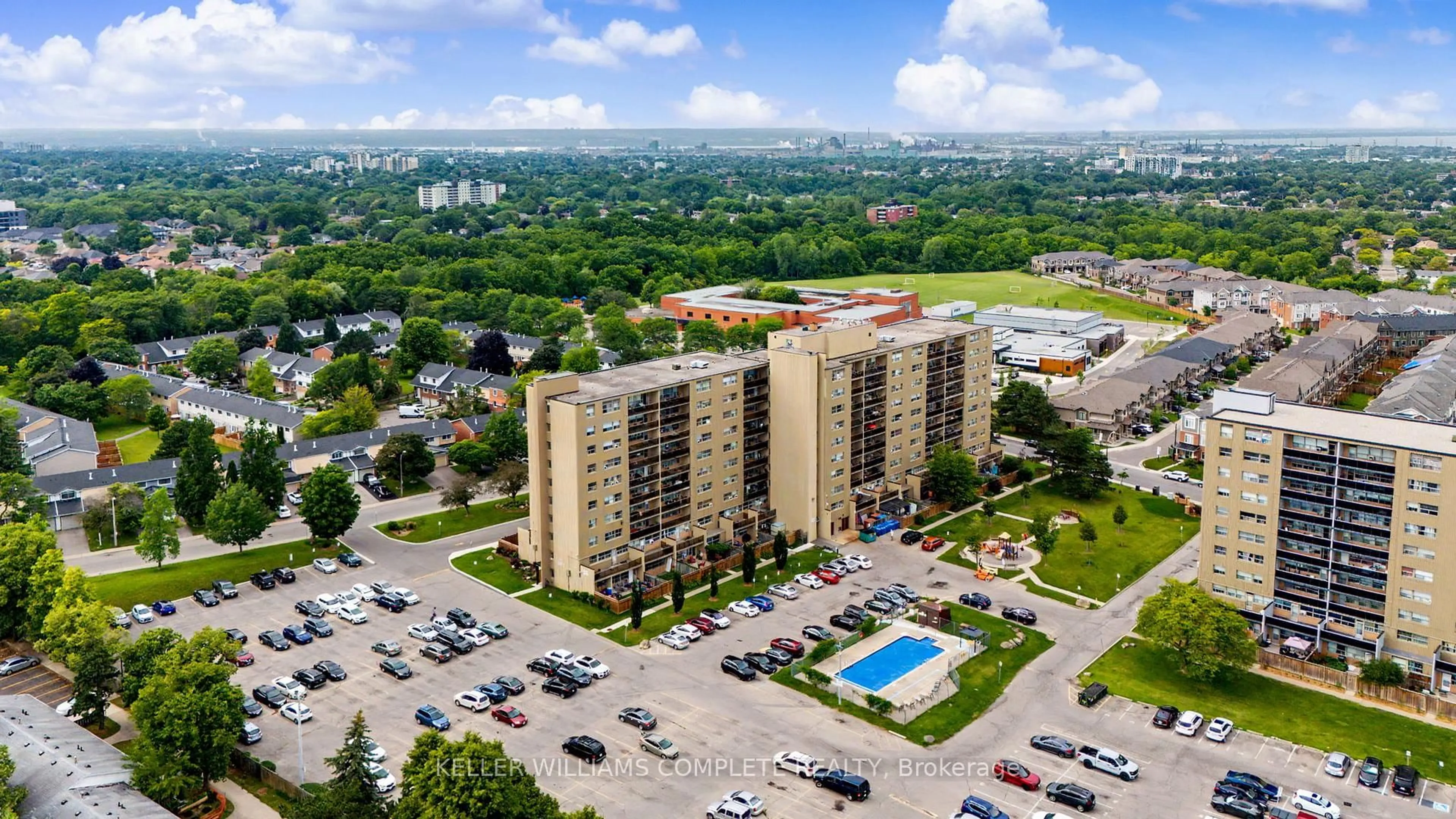 A pic from outside/outdoor area/front of a property/back of a property/a pic from drone, city buildings view from balcony for 15 Nicklaus Dr #17, Hamilton Ontario L8K 5J5
