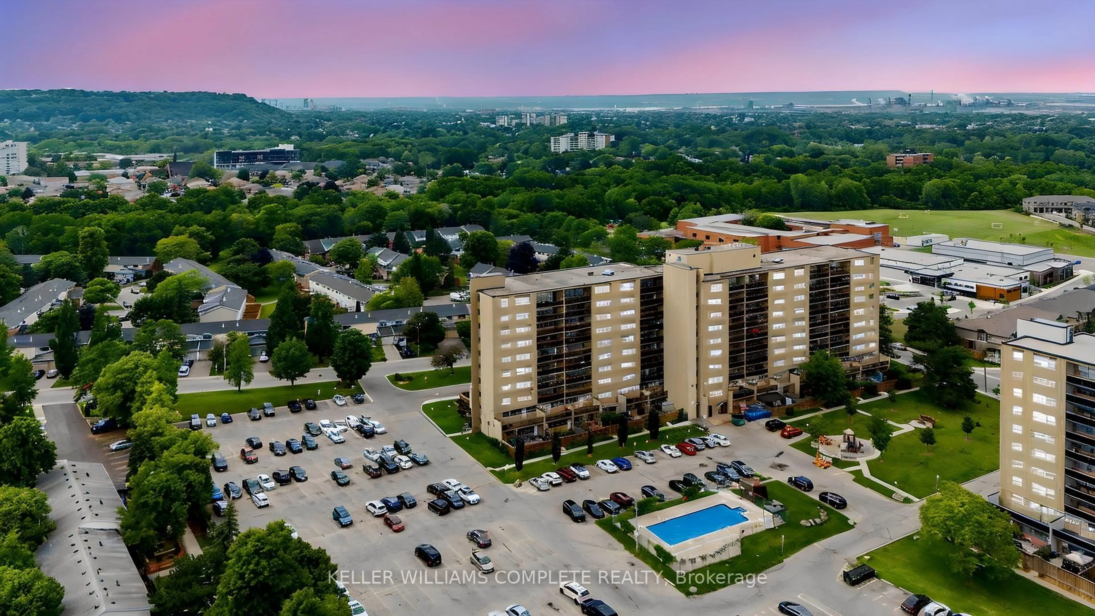 A pic from outside/outdoor area/front of a property/back of a property/a pic from drone, city buildings view from balcony for 15 Nicklaus Dr #17, Hamilton Ontario L8K 5J5