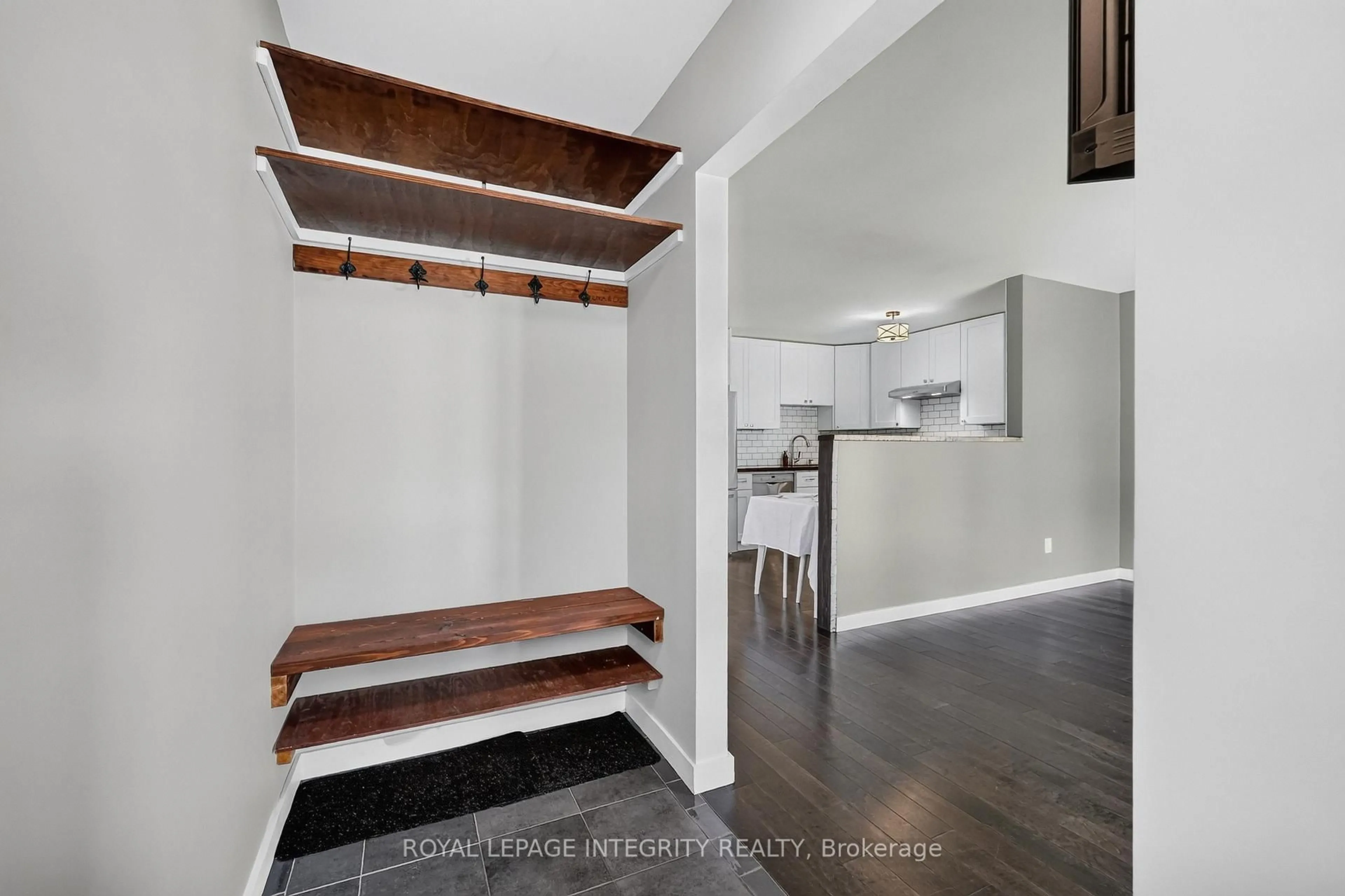 Indoor entryway for 127 Morton Dr, Ottawa Ontario K2L 1X2
