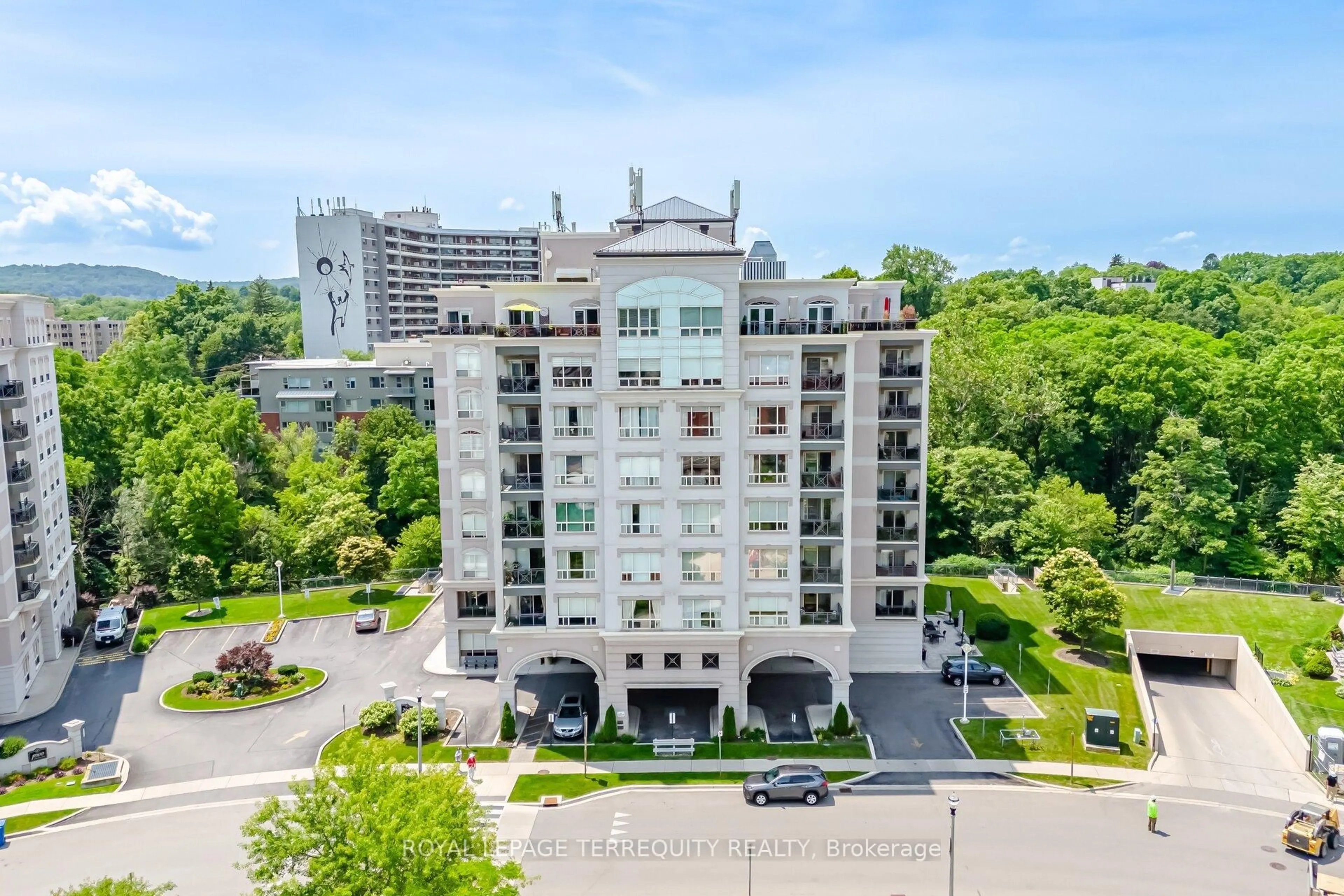 A pic from outside/outdoor area/front of a property/back of a property/a pic from drone, building for 2000 Creekside Dr #707, Hamilton Ontario L9H 7S7