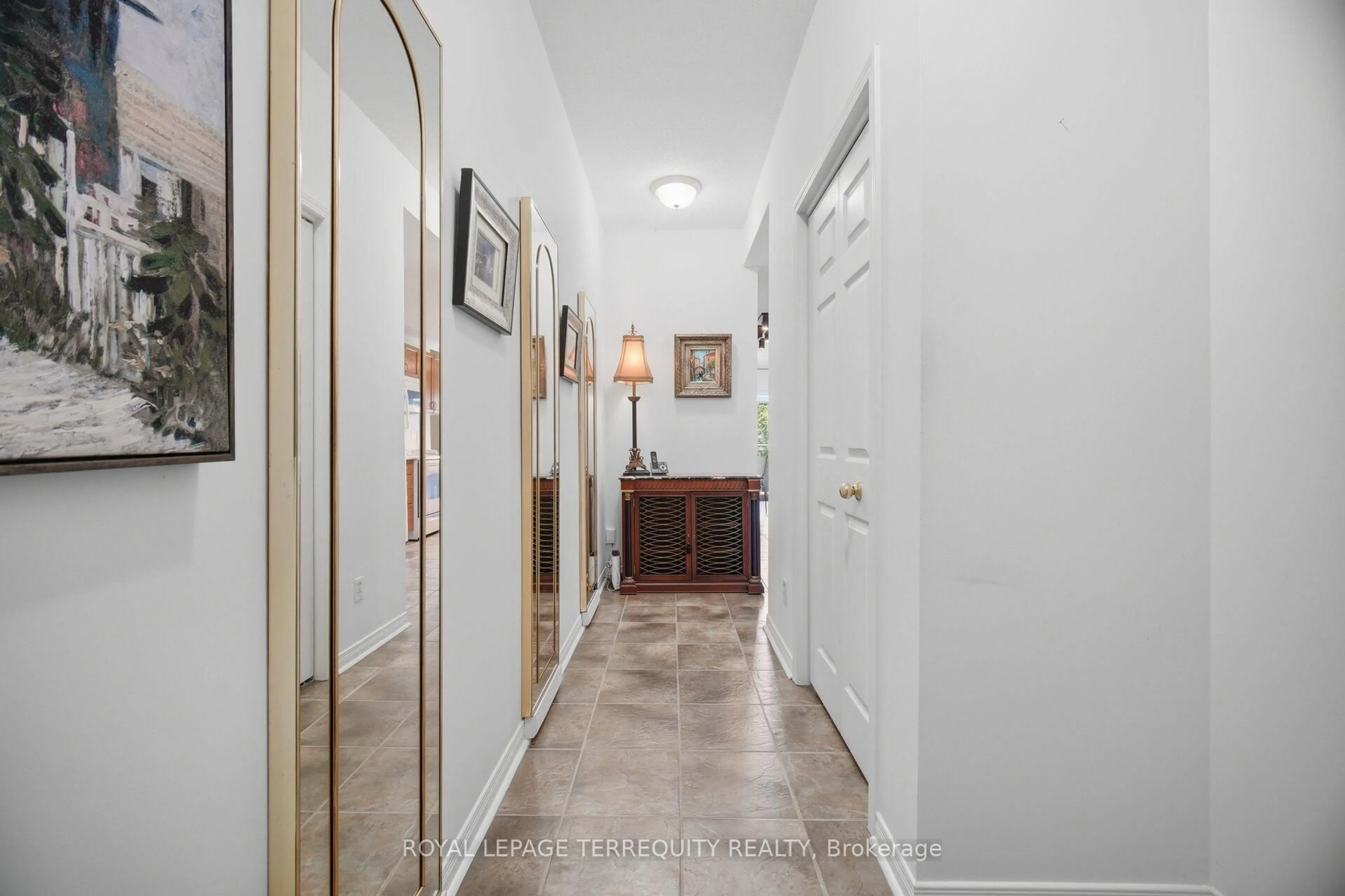 Indoor entryway for 2000 Creekside Dr #707, Hamilton Ontario L9H 7S7