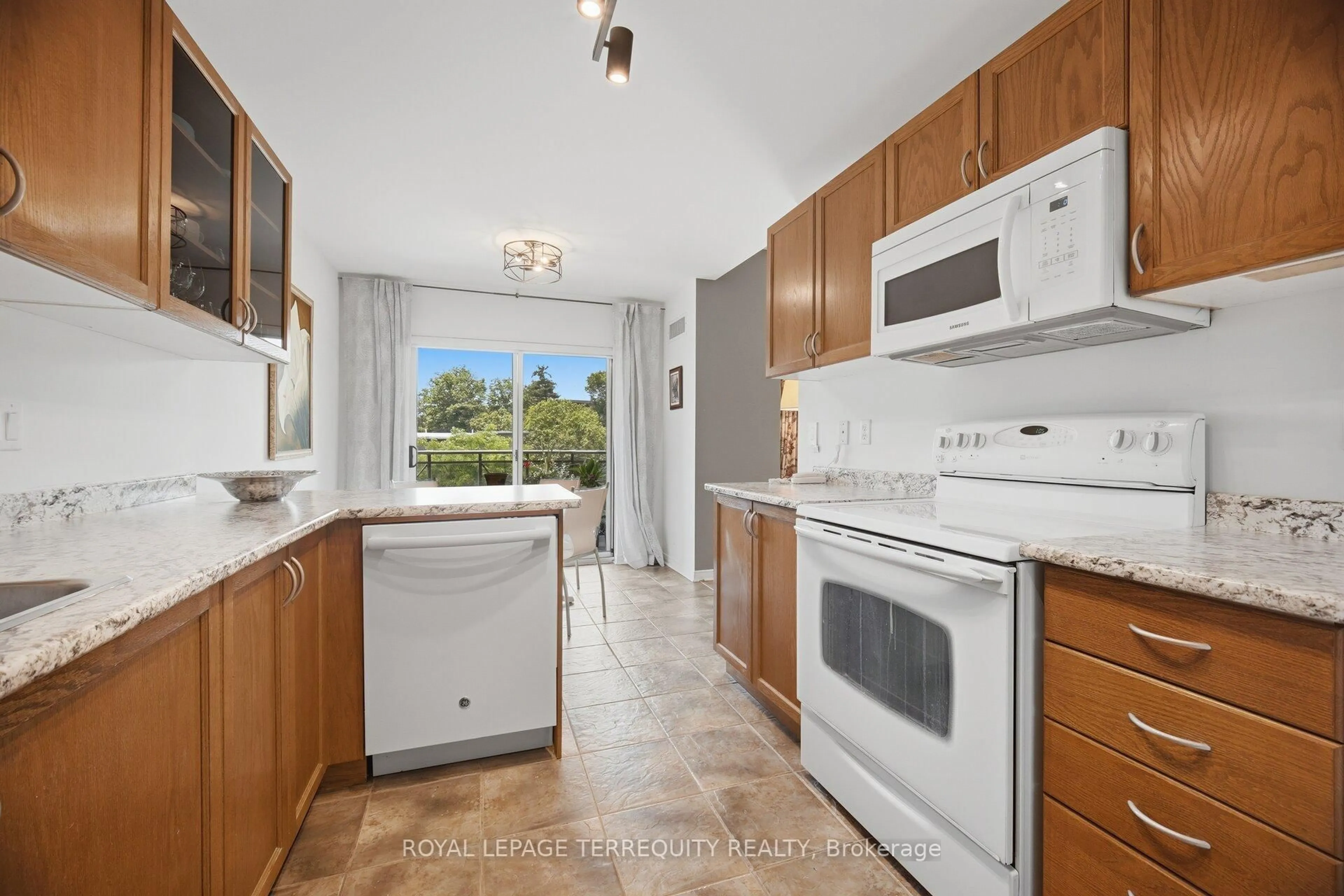 Standard kitchen, ceramic/tile floor for 2000 Creekside Dr #707, Hamilton Ontario L9H 7S7