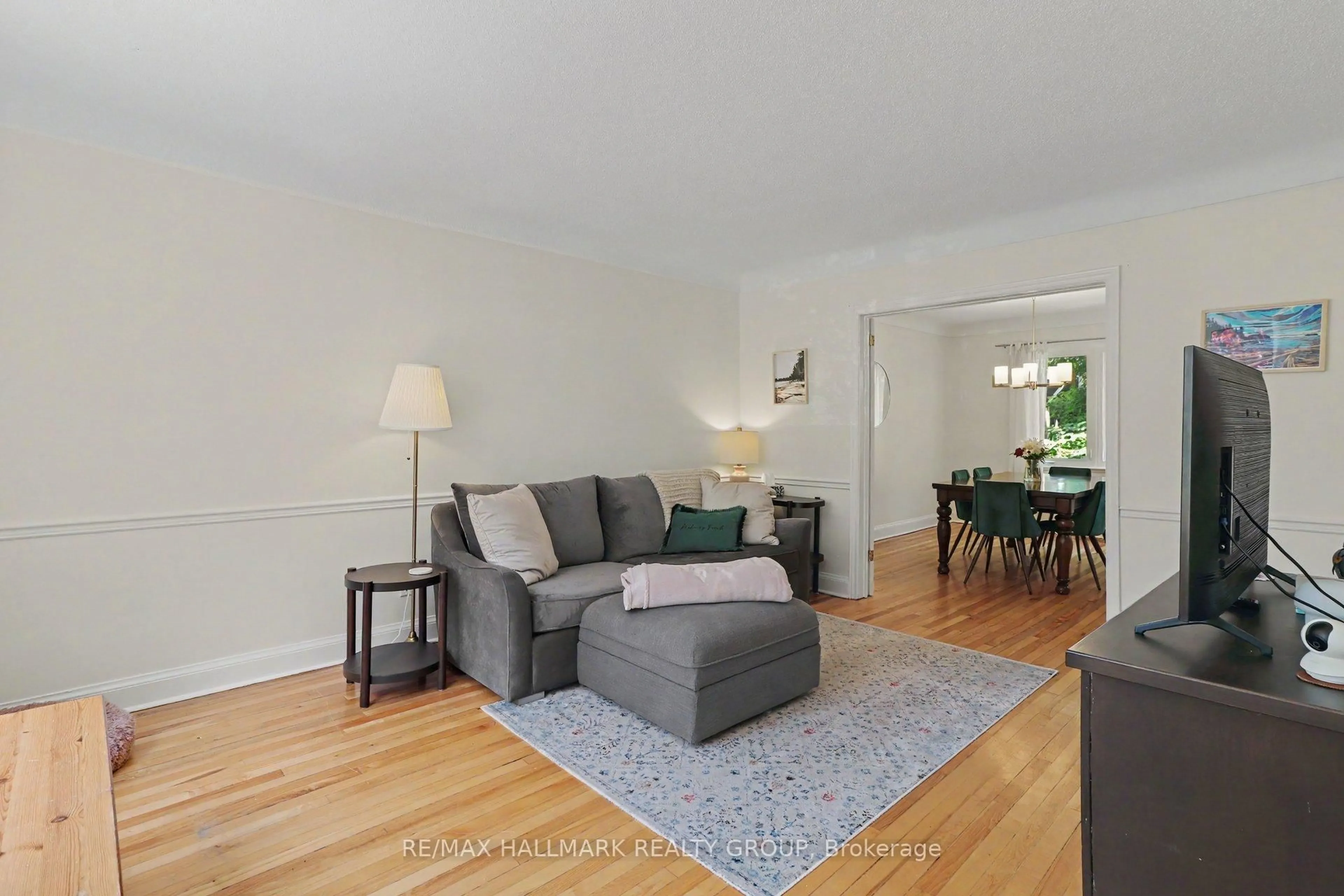 Living room with furniture, unknown for 99 Dagmar Ave, Ottawa Ontario K1L 5T3