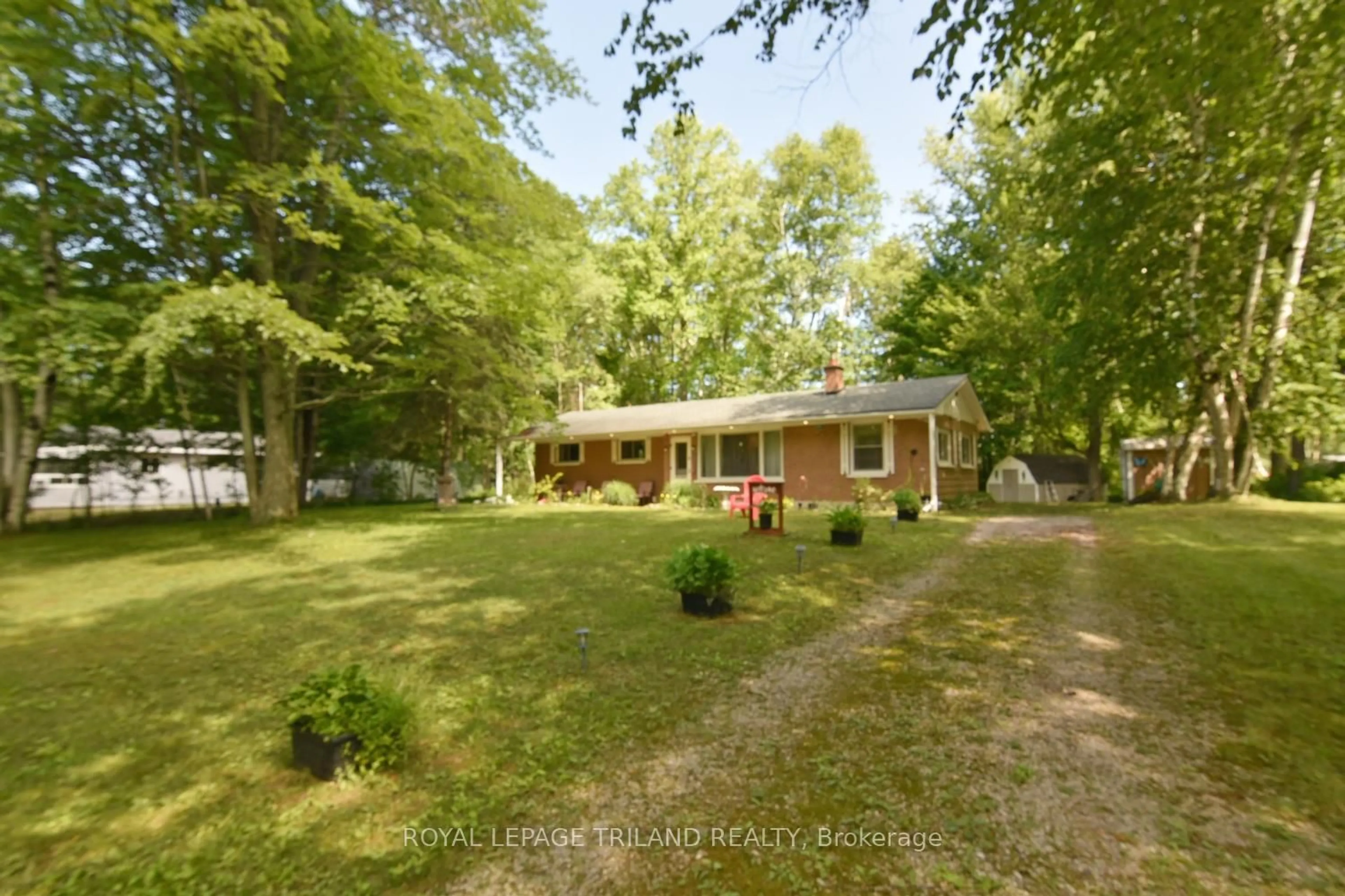 A pic from outside/outdoor area/front of a property/back of a property/a pic from drone, unknown for 6302 HURON Dr, Lambton Shores Ontario N0N 1J1
