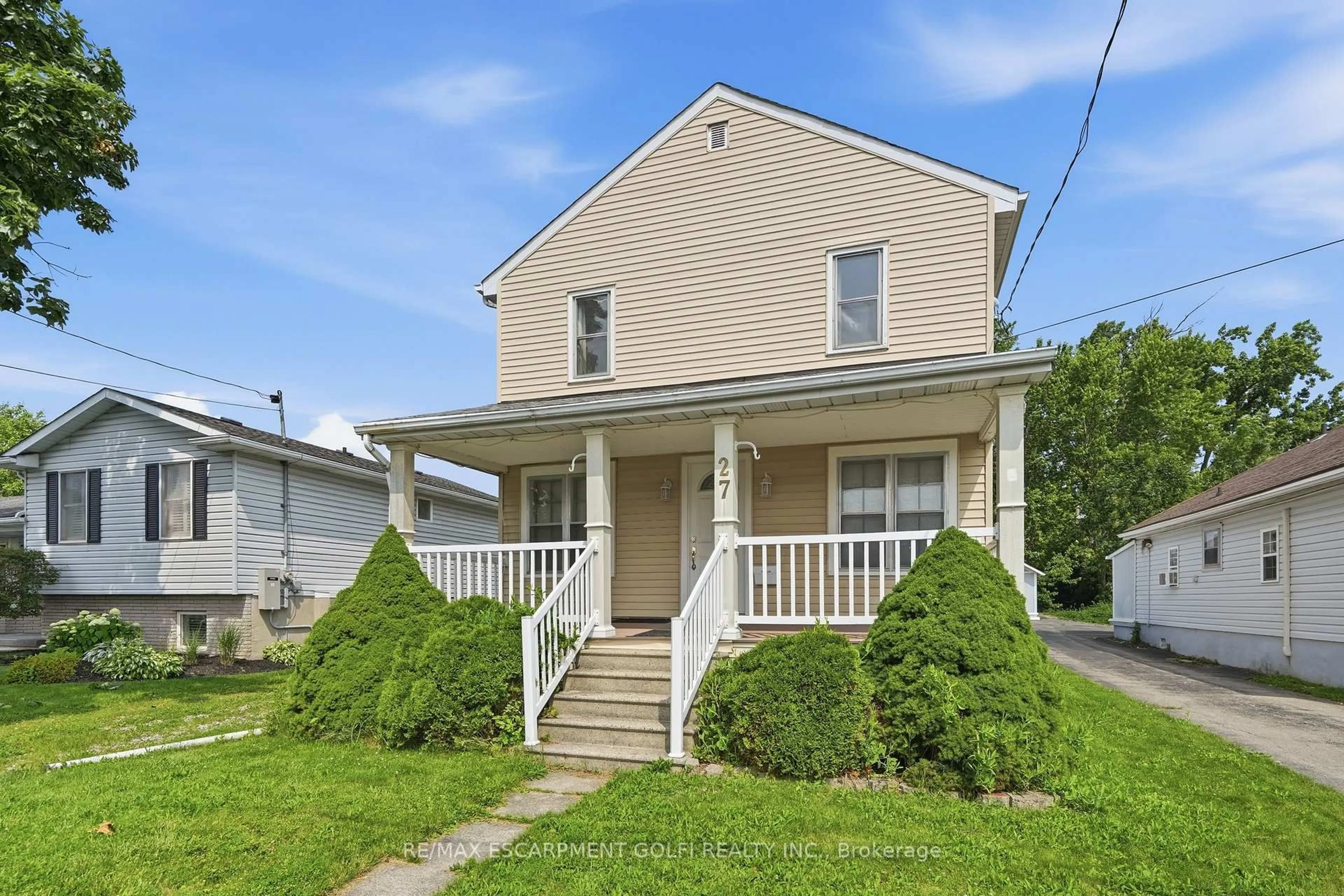 Home with vinyl exterior material, street for 27 Drummond Cres, Fort Erie Ontario L2A 1L3