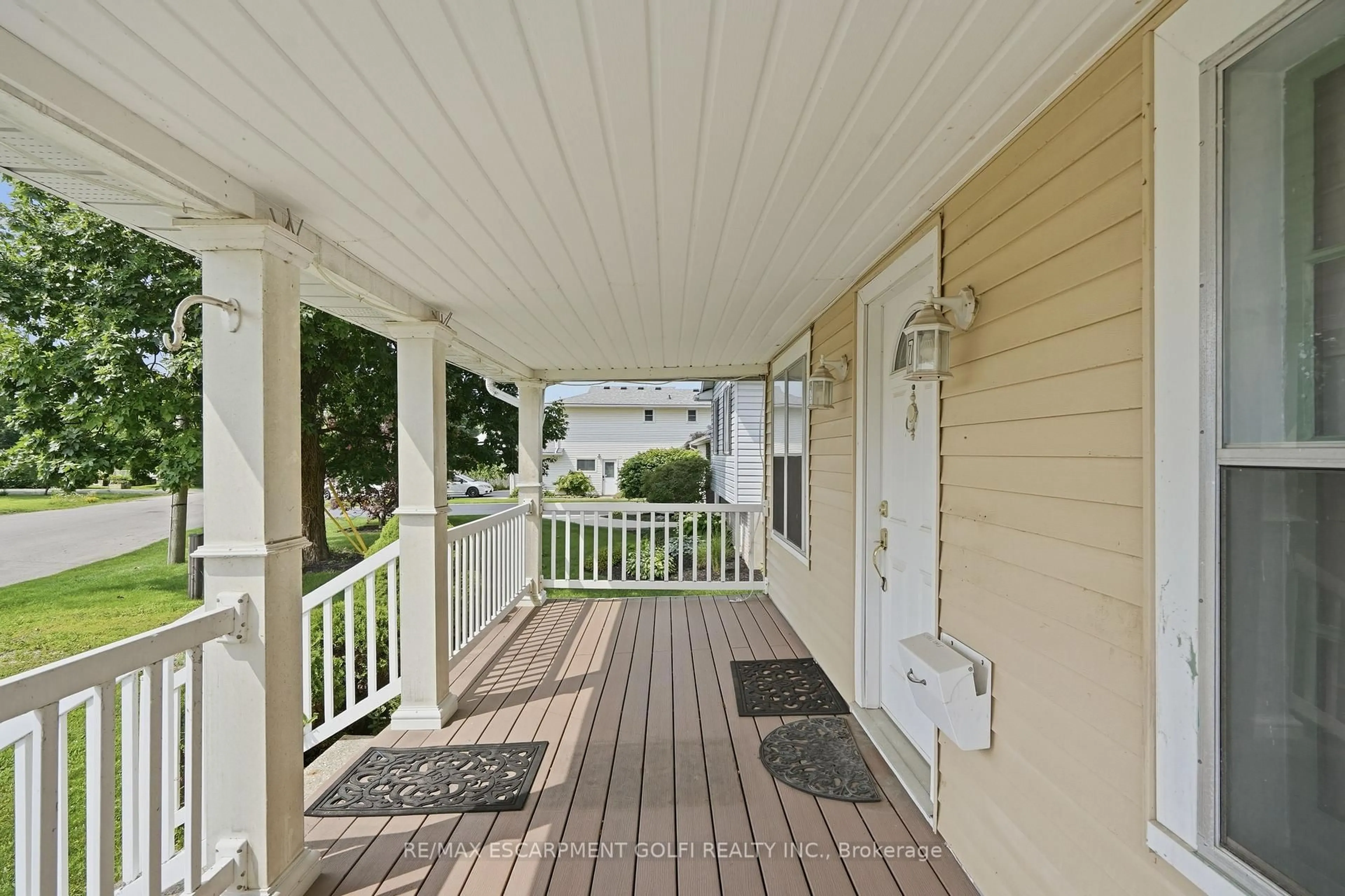 Patio, water/lake/river/ocean view for 27 Drummond Cres, Fort Erie Ontario L2A 1L3