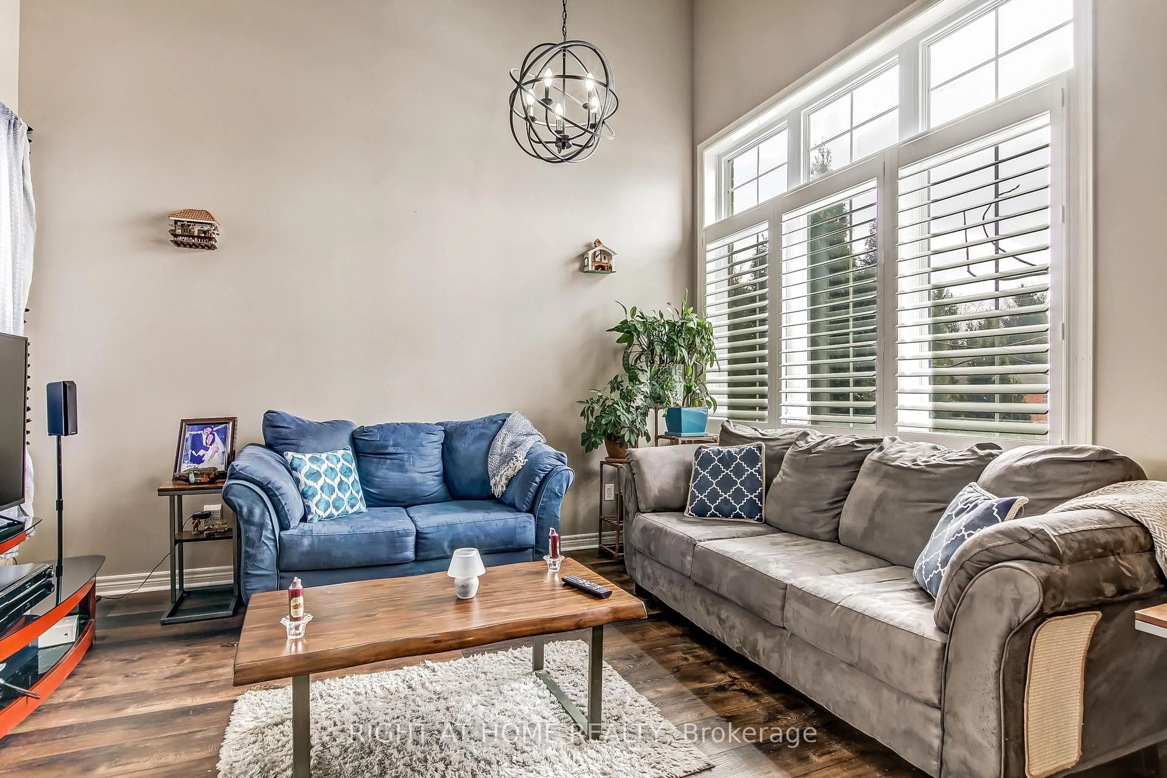 Living room with furniture, unknown for 448 Poldon Dr, Norwich Ontario N0J 1P0
