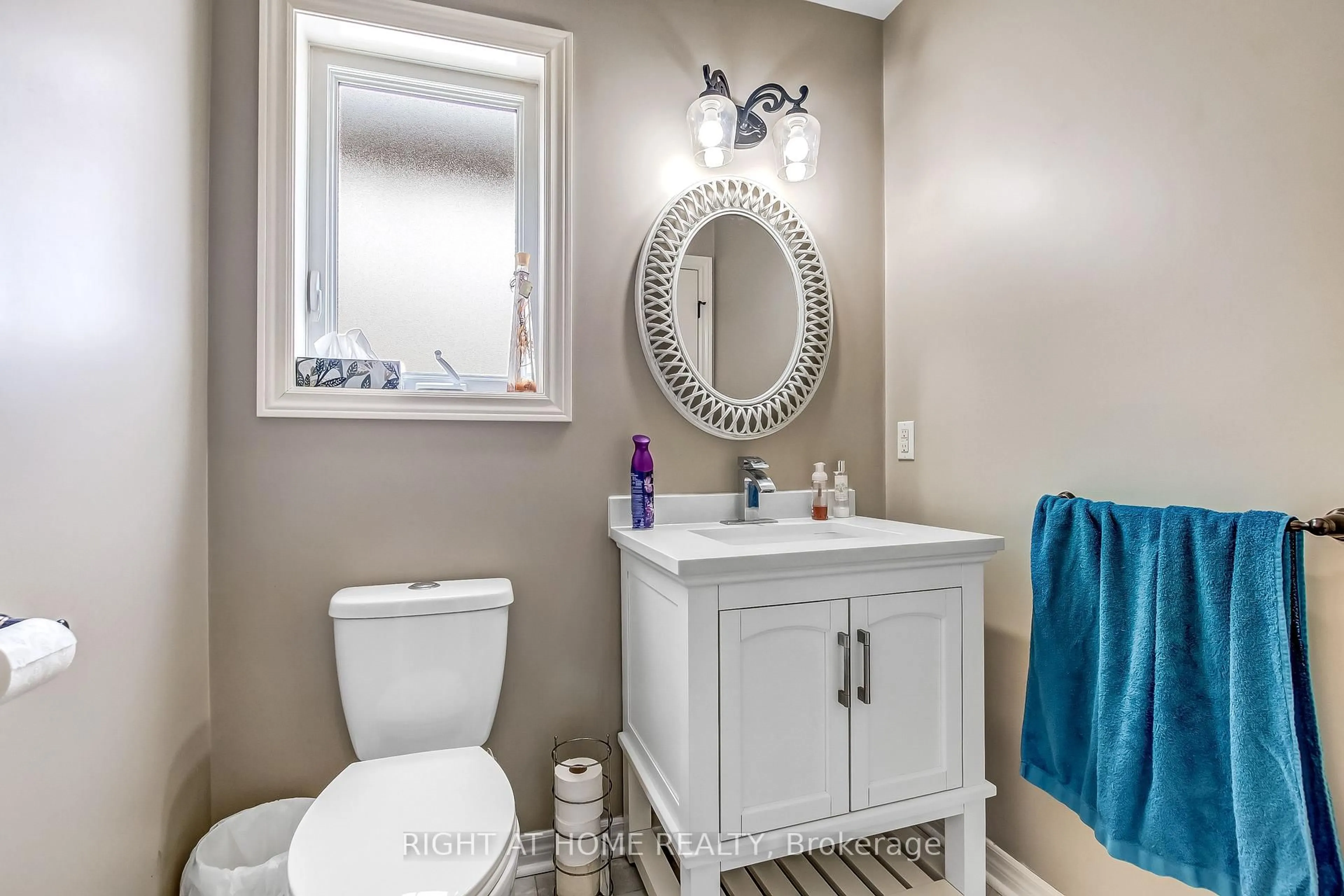 Standard bathroom, ceramic/tile floor for 448 Poldon Dr, Norwich Ontario N0J 1P0